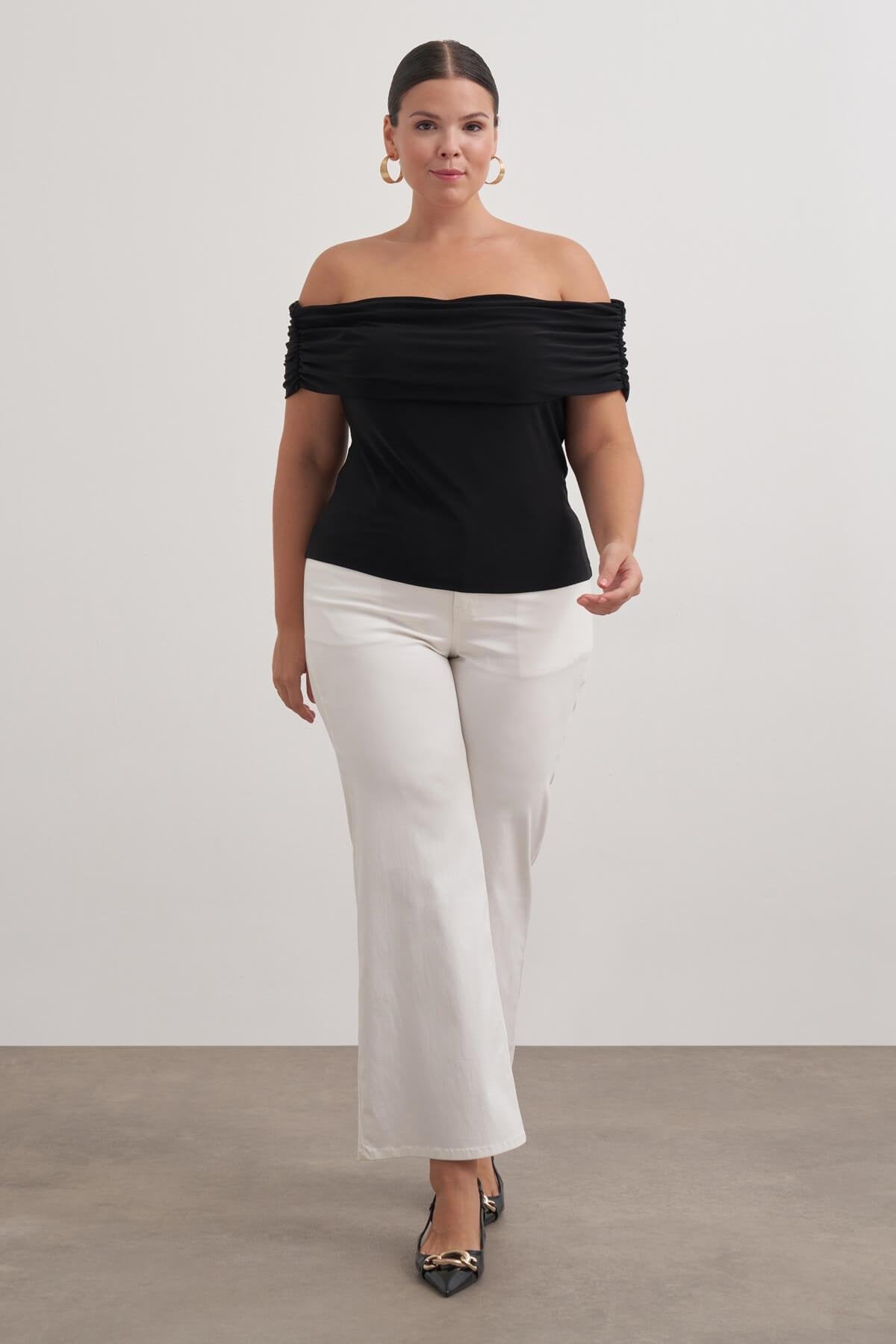 Açık Omuzlu Büzgülü Bluz