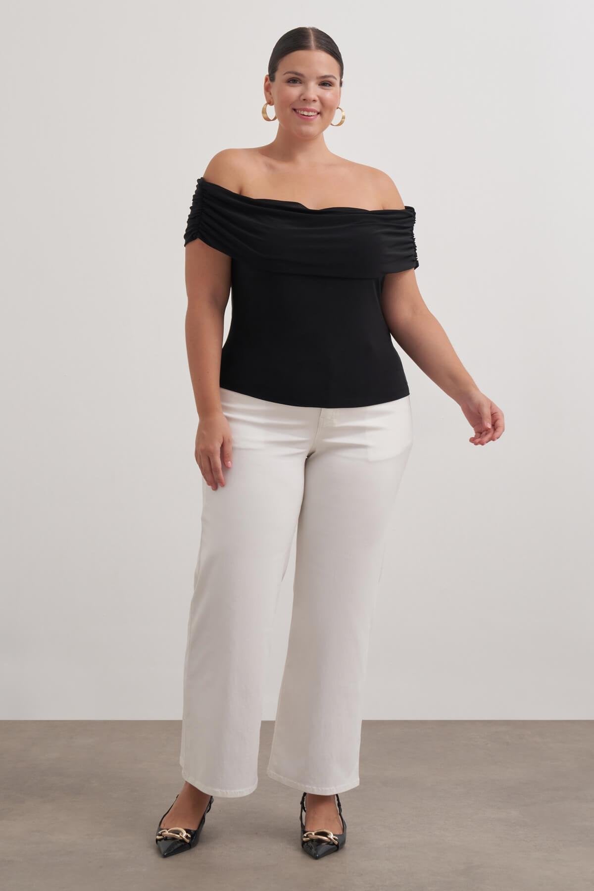 Açık Omuzlu Büzgülü Bluz