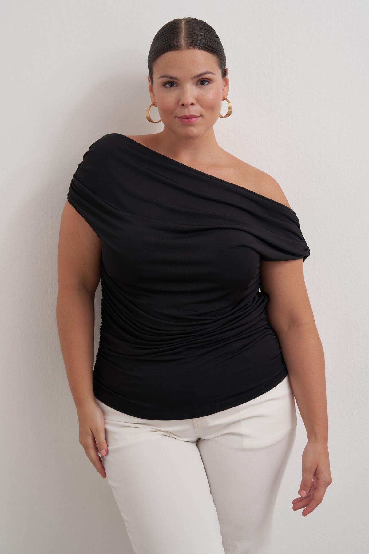 Açık Omuzlu Drape Detaylı Bluz