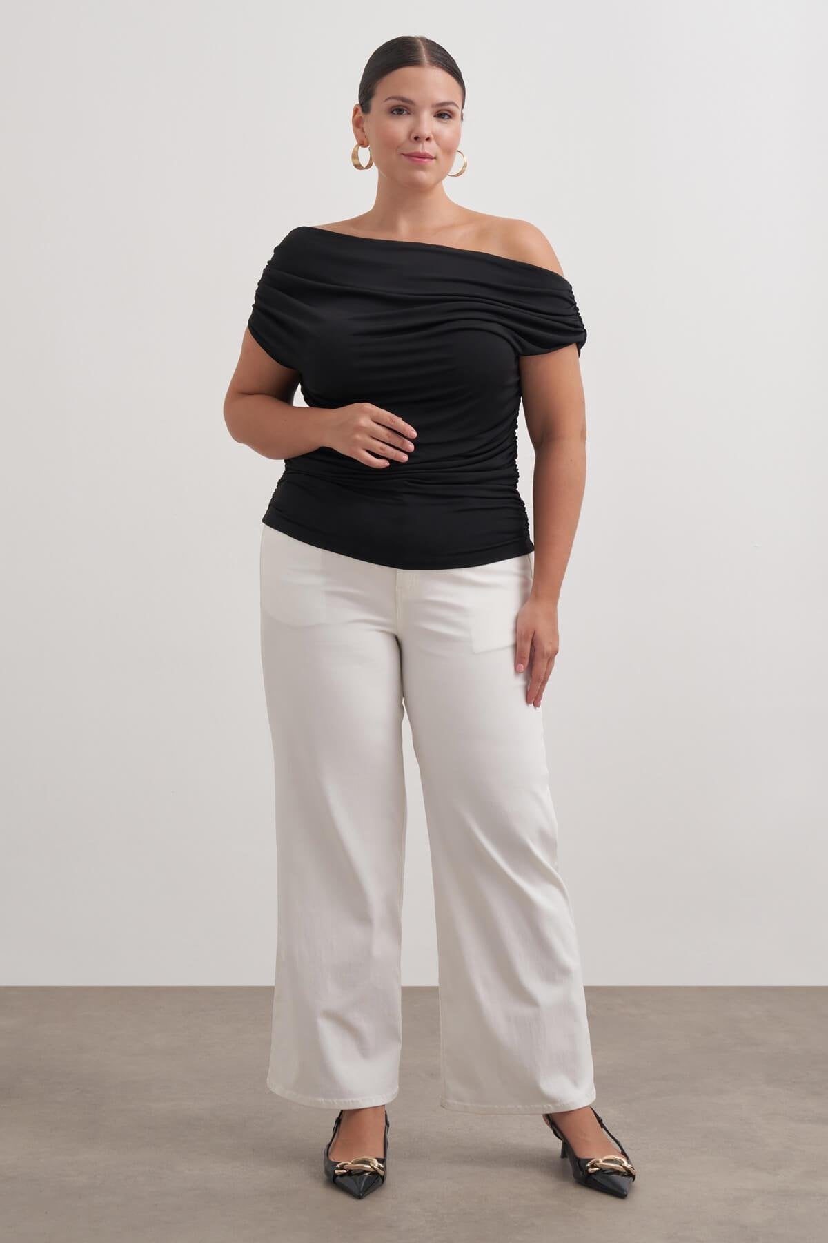 Açık Omuzlu Drape Detaylı Bluz