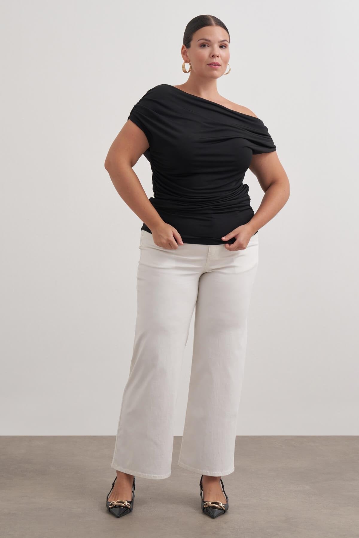 Açık Omuzlu Drape Detaylı Bluz