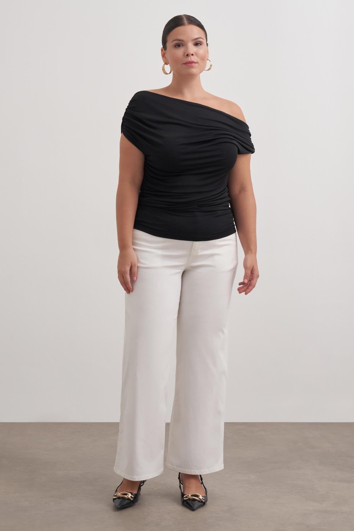 Açık Omuzlu Drape Detaylı Bluz