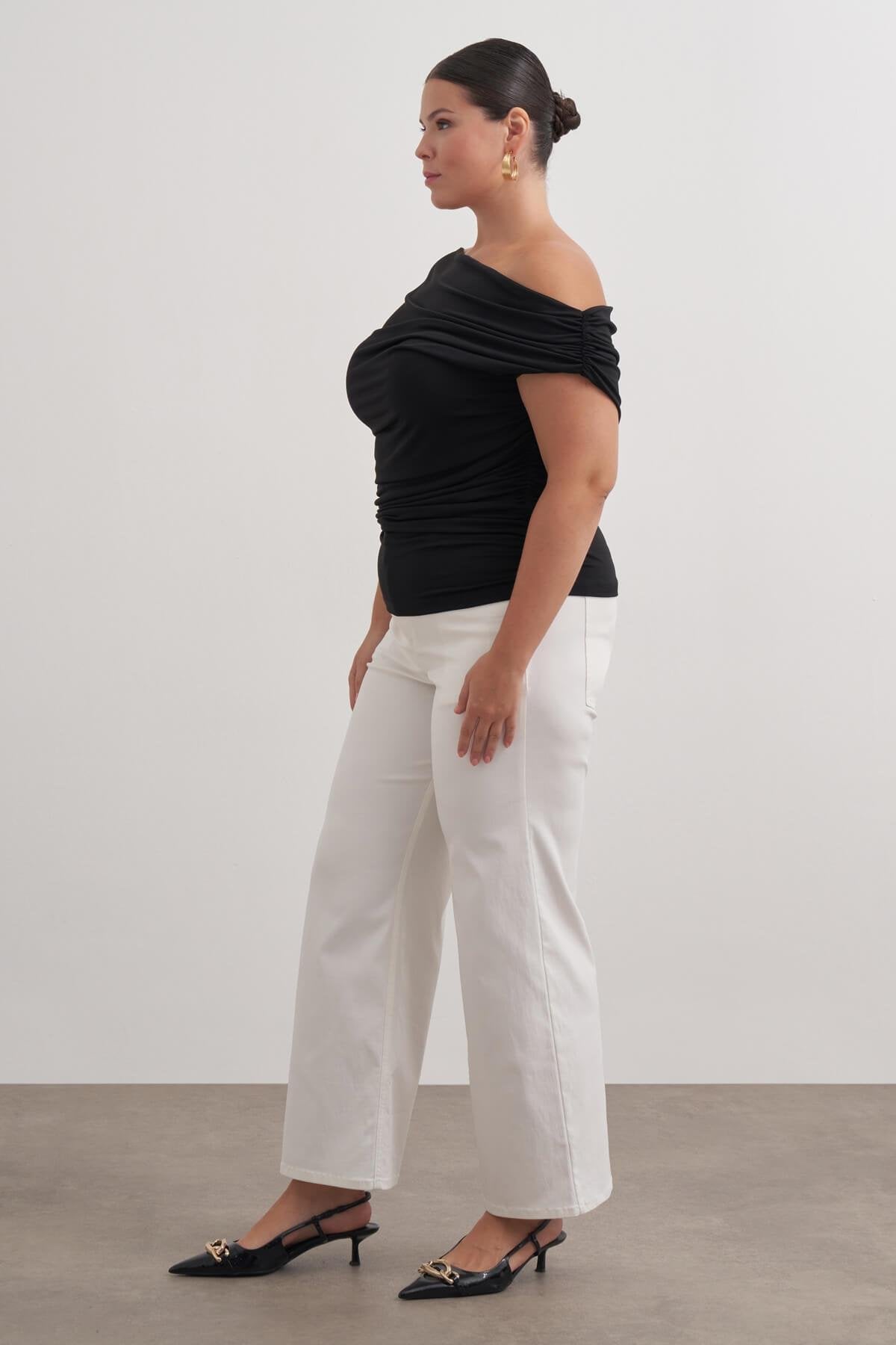 Açık Omuzlu Drape Detaylı Bluz