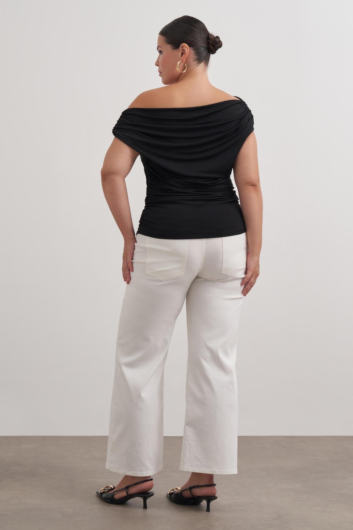 Açık Omuzlu Drape Detaylı Bluz