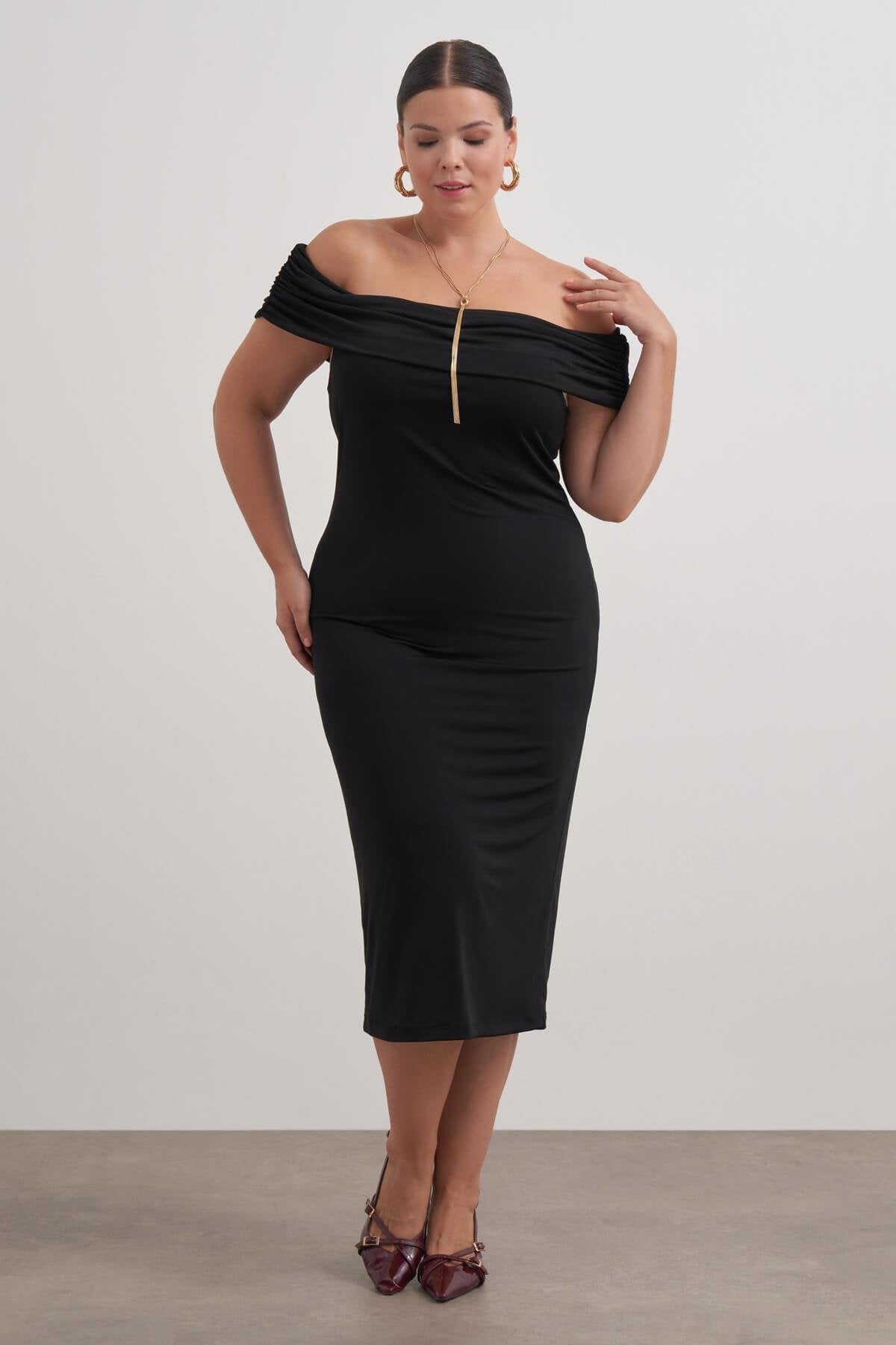 Açık Omuzlu Kolsuz Elbise