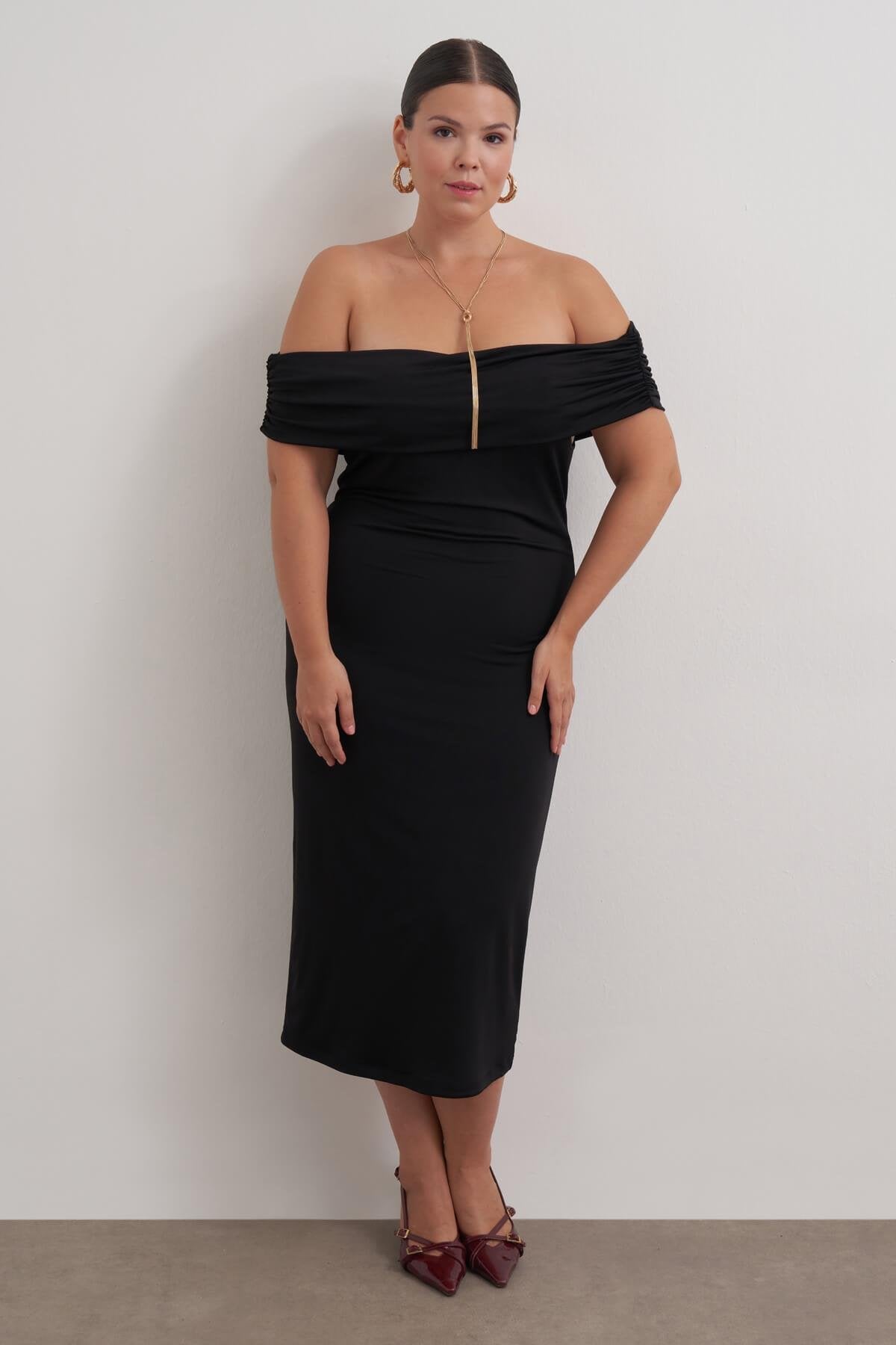 Açık Omuzlu Kolsuz Elbise