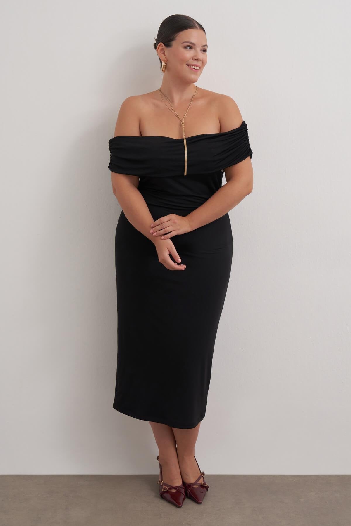 Açık Omuzlu Kolsuz Elbise