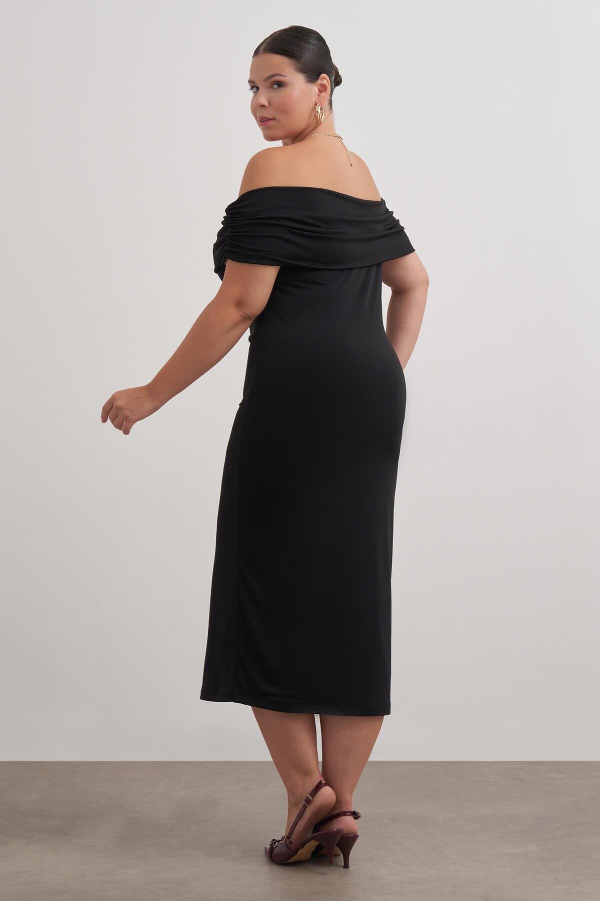 Açık Omuzlu Kolsuz Elbise