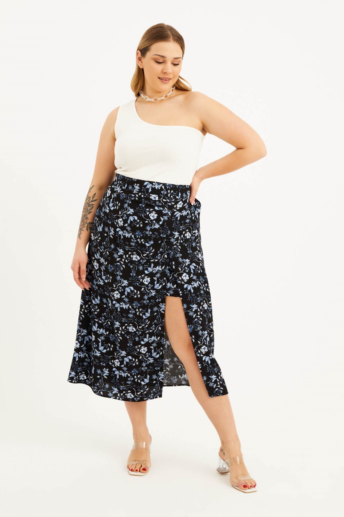 Arka Beli Lastikli Büzgülü Midi Etek