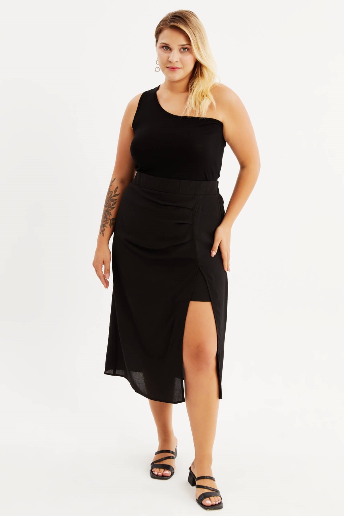 Arka Beli Lastikli Büzgülü Midi Etek