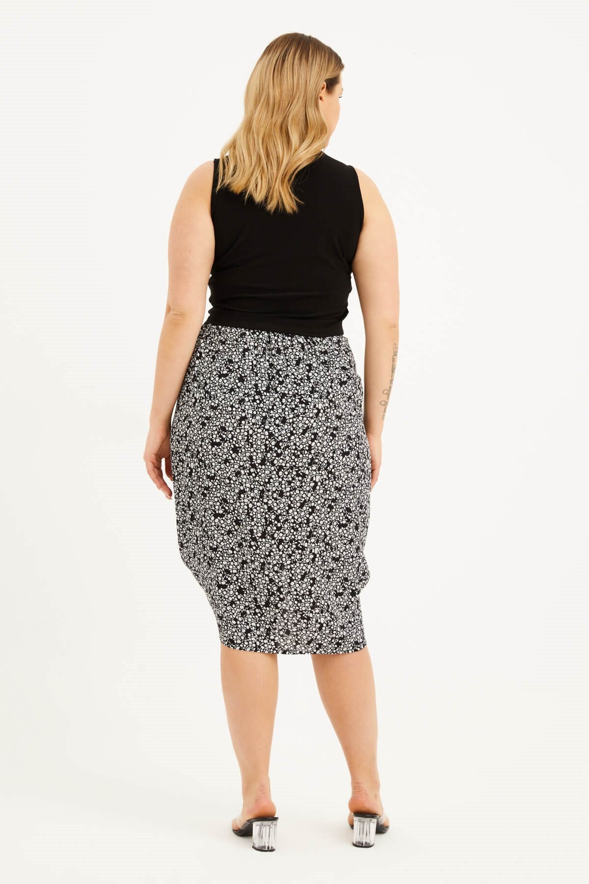 Arka Beli Lastikli Önü Büzgü Detaylı Etek