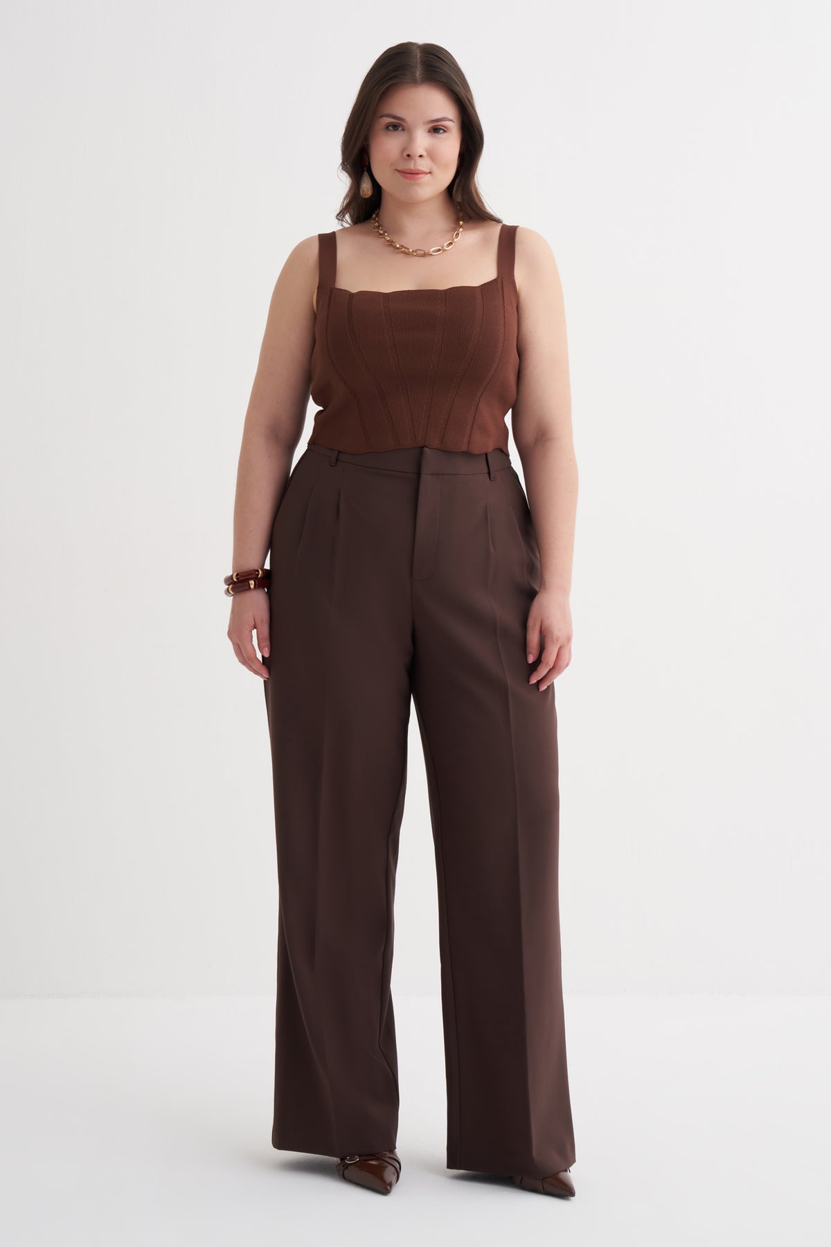 Arka Beli Lastikli Pileli Pantolon