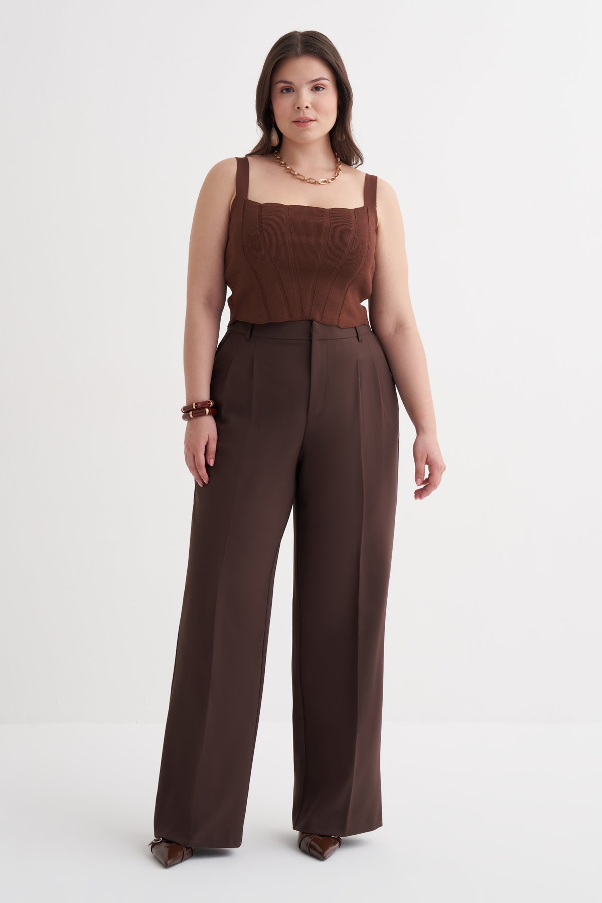 Arka Beli Lastikli Pileli Pantolon