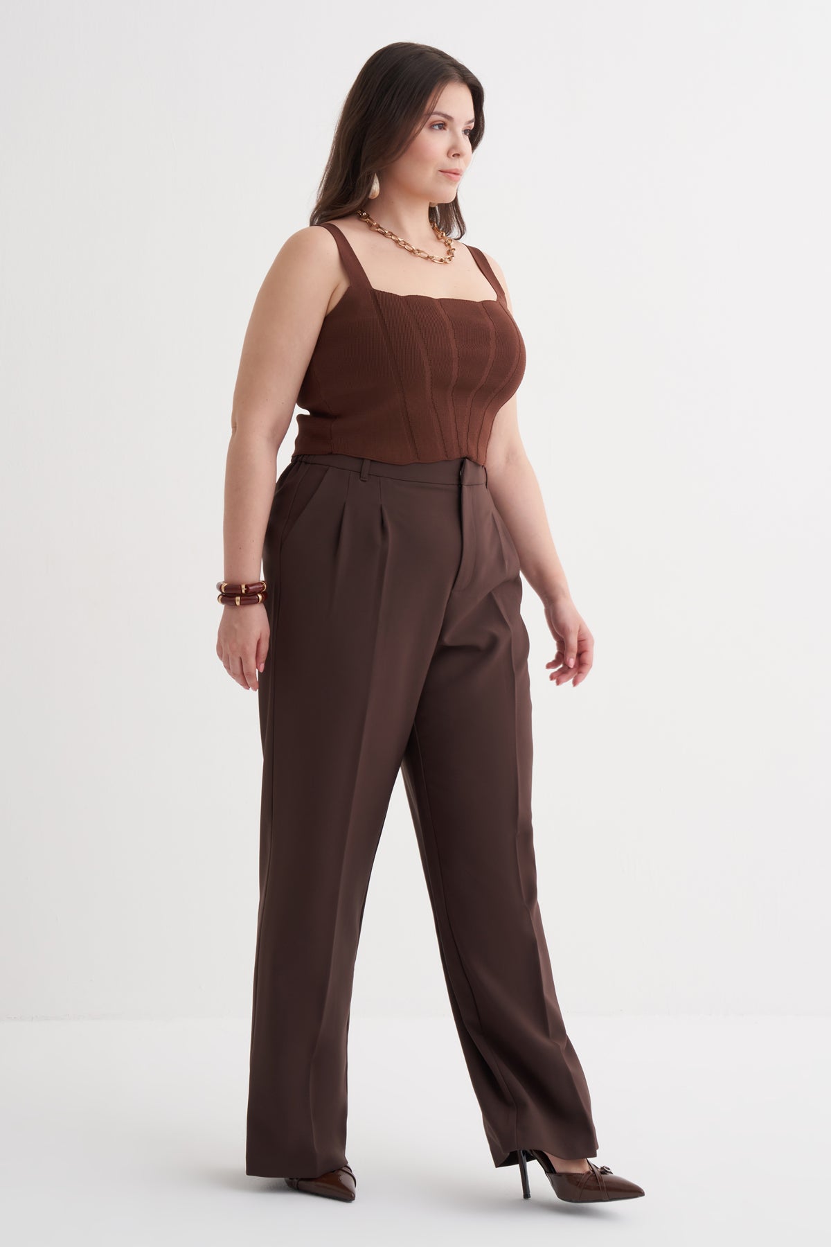 Arka Beli Lastikli Pileli Pantolon