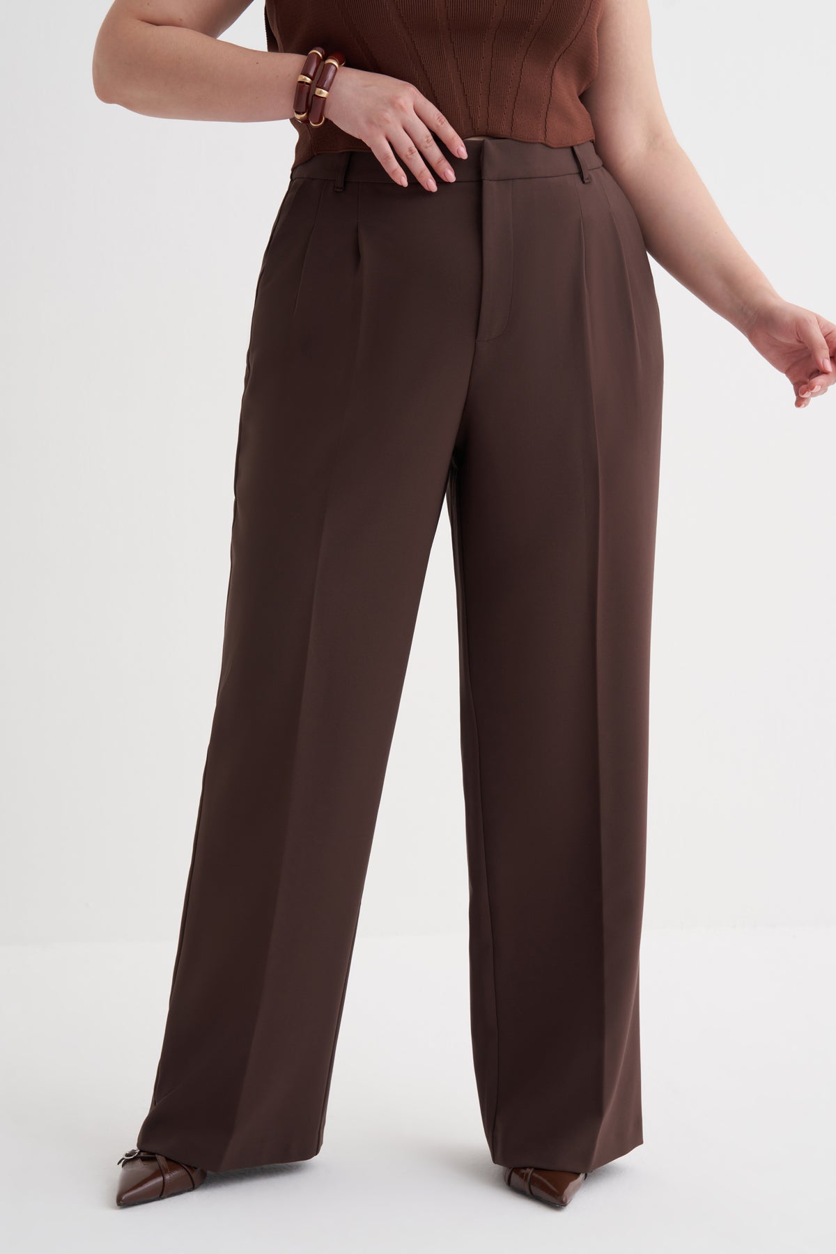 Arka Beli Lastikli Pileli Pantolon