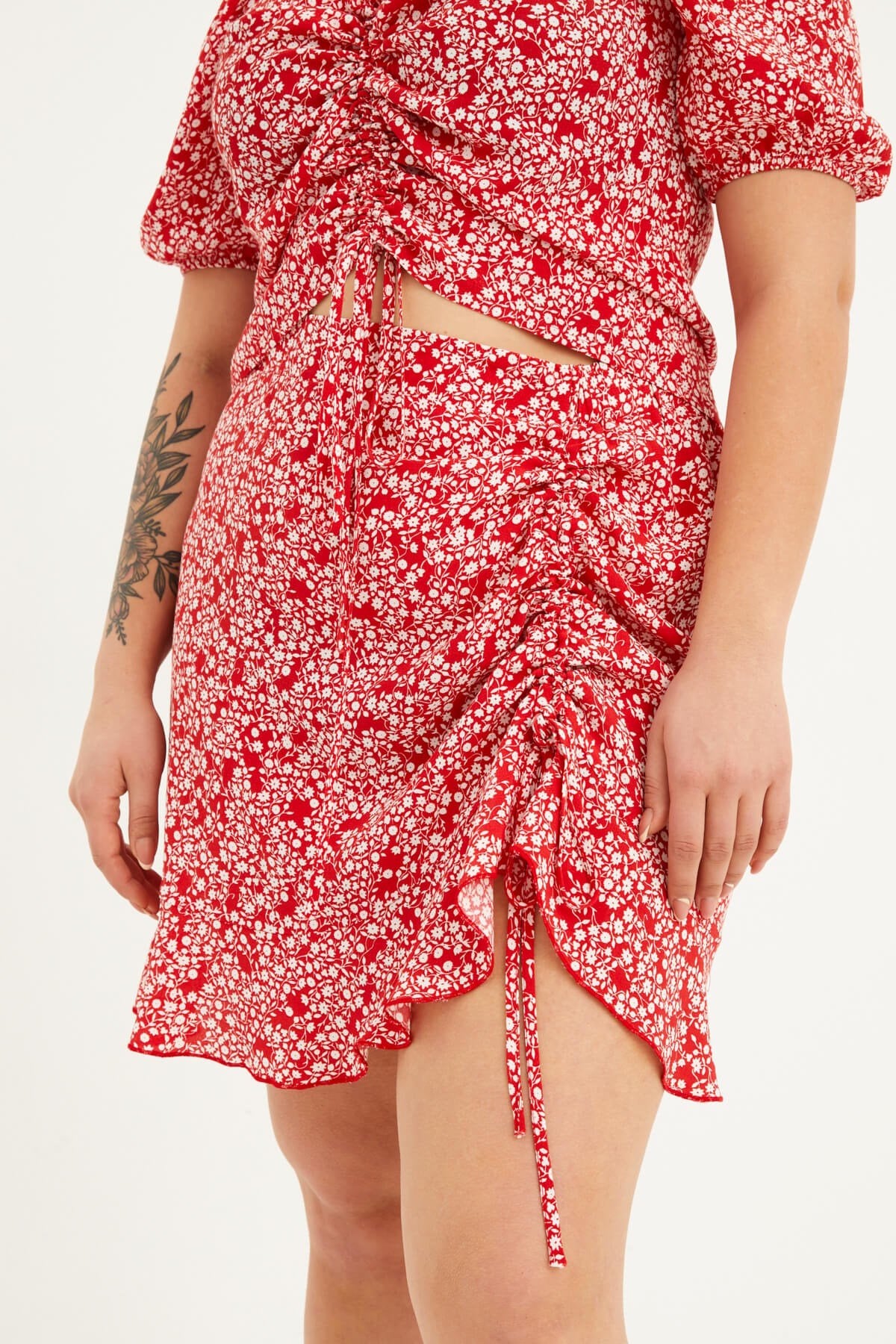 Arka Beli Lastikli Yanı Büzgülü Etek