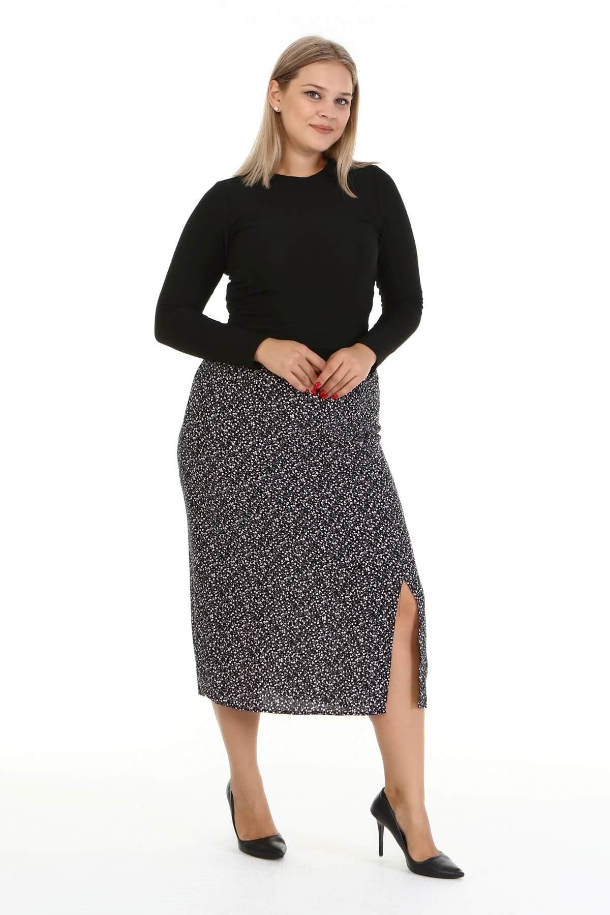 Arka Beli Lastikli Yırtmaçlı Etek