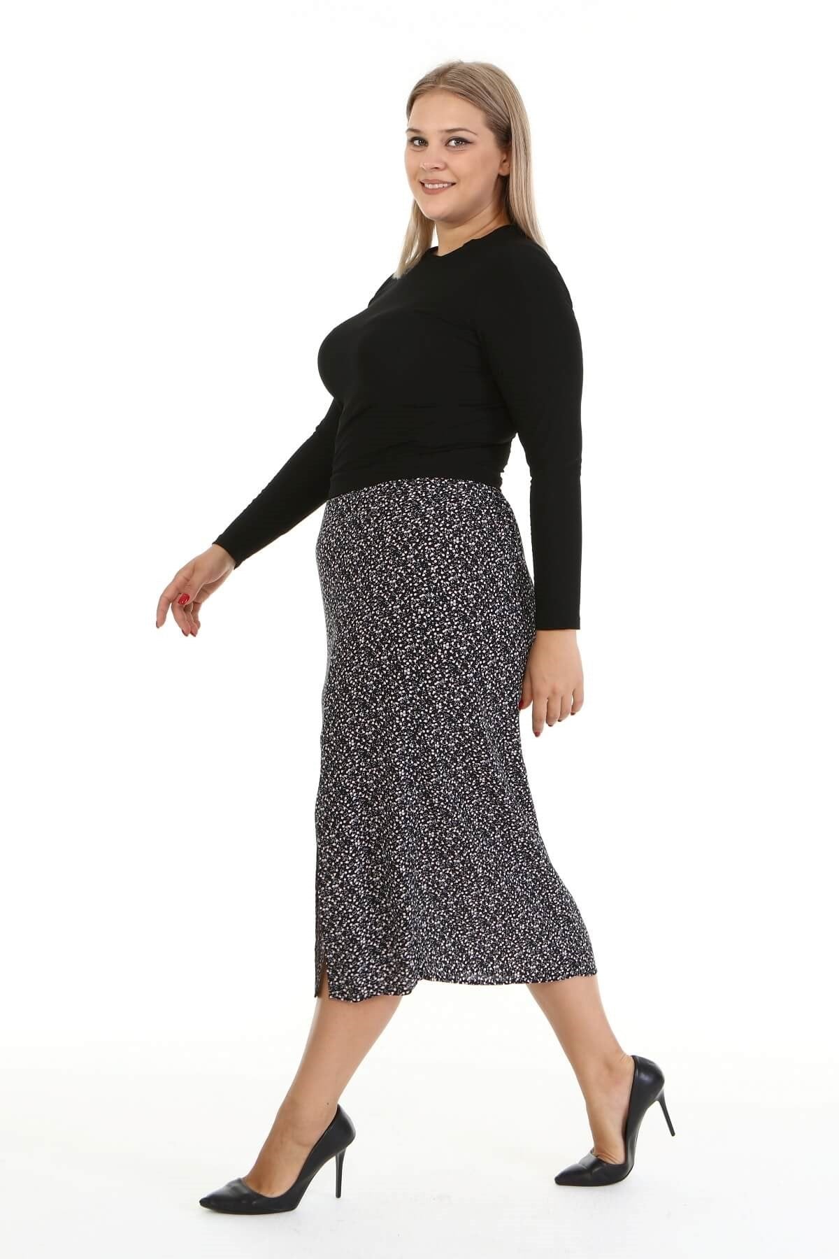 Arka Beli Lastikli Yırtmaçlı Etek