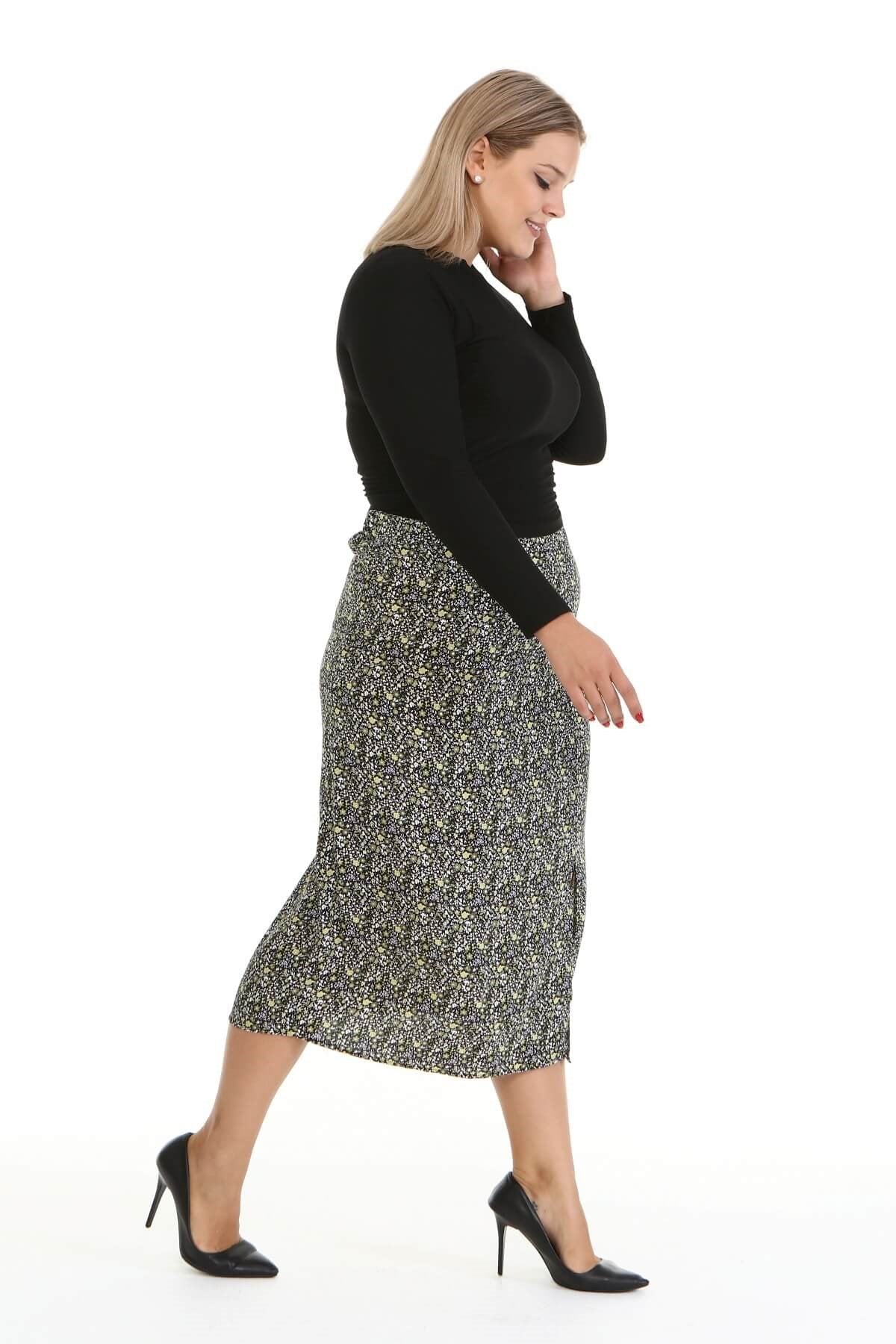 Arka Beli Lastikli Yırtmaçlı Etek