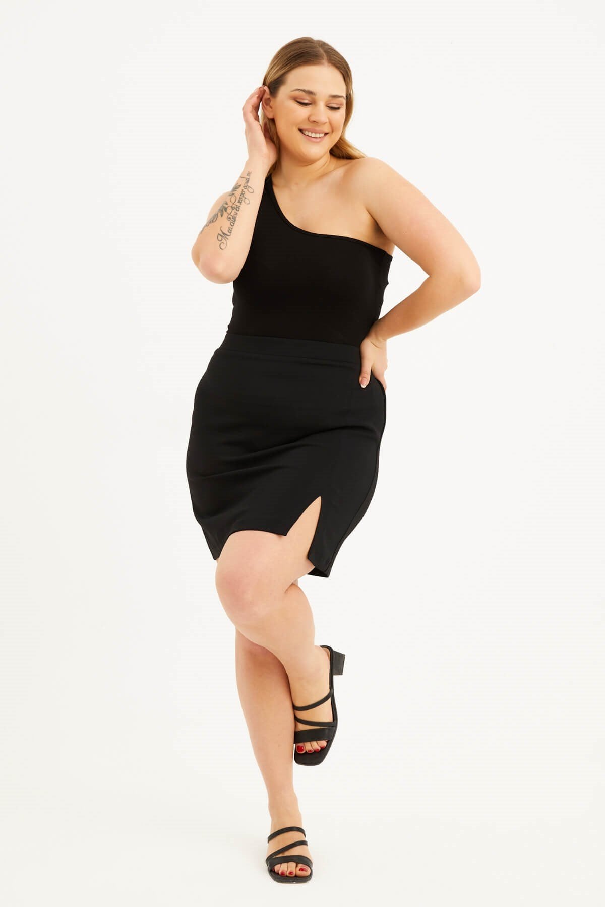 Arka Beli Lastikli Yırtmaçlı Mini Etek