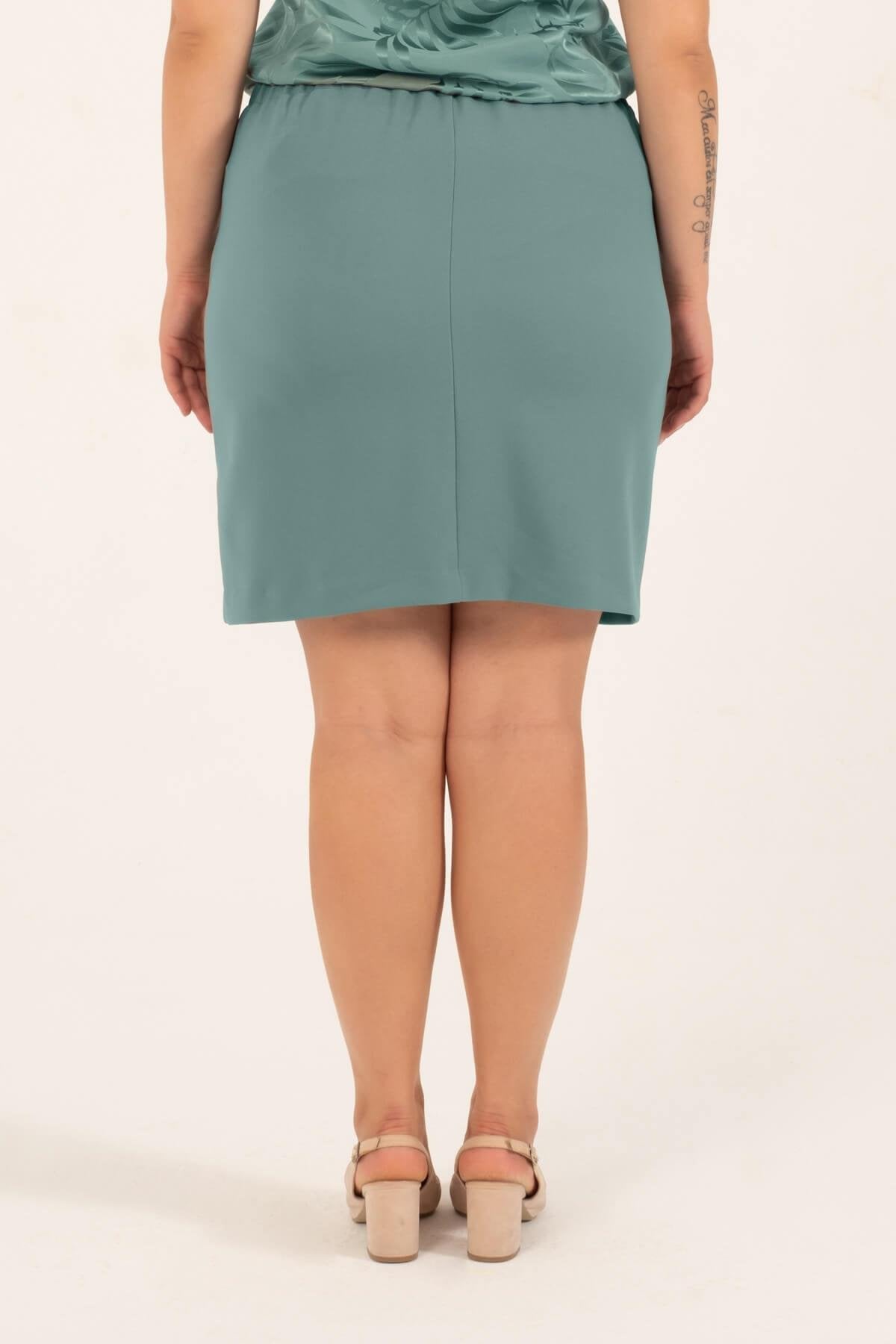 Arka Beli Lastikli Yırtmaçlı Mini Etek