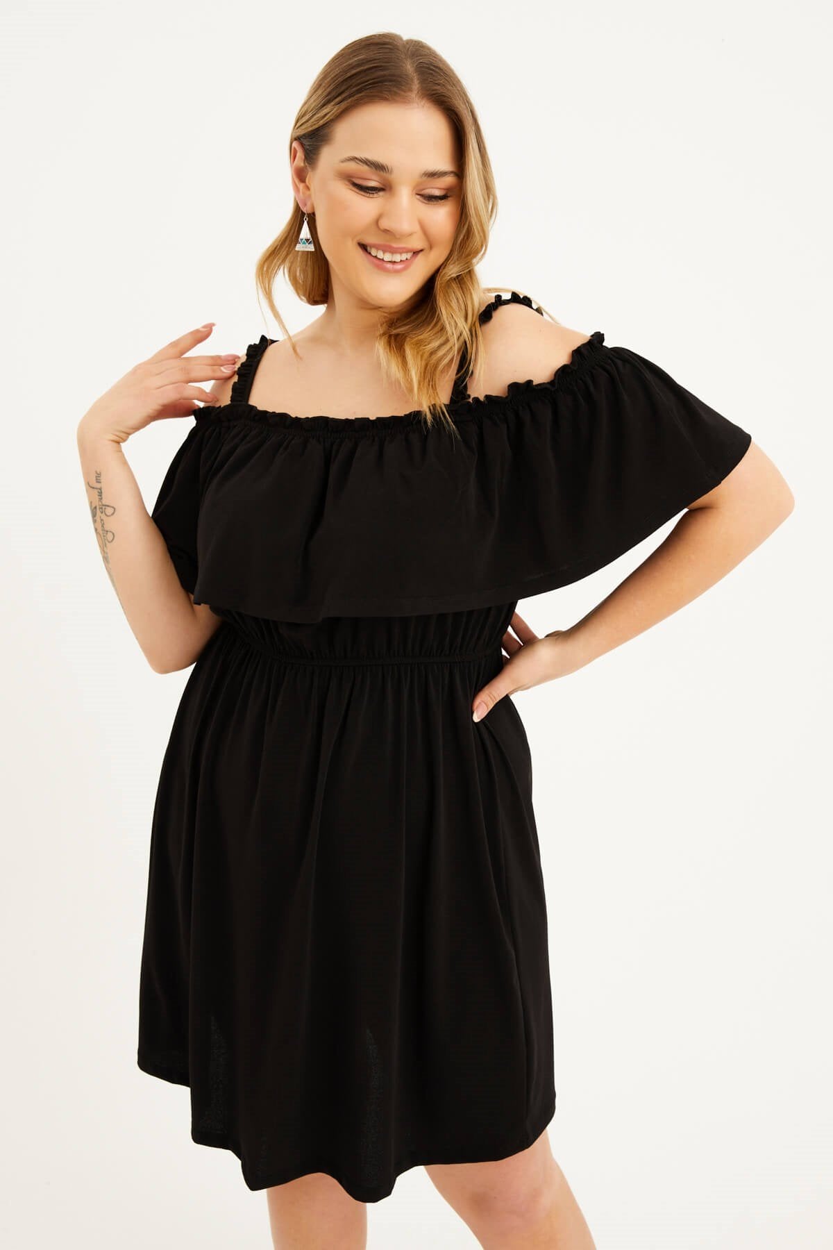 Askılı Karmen Yaka Fırfırlı Elbise