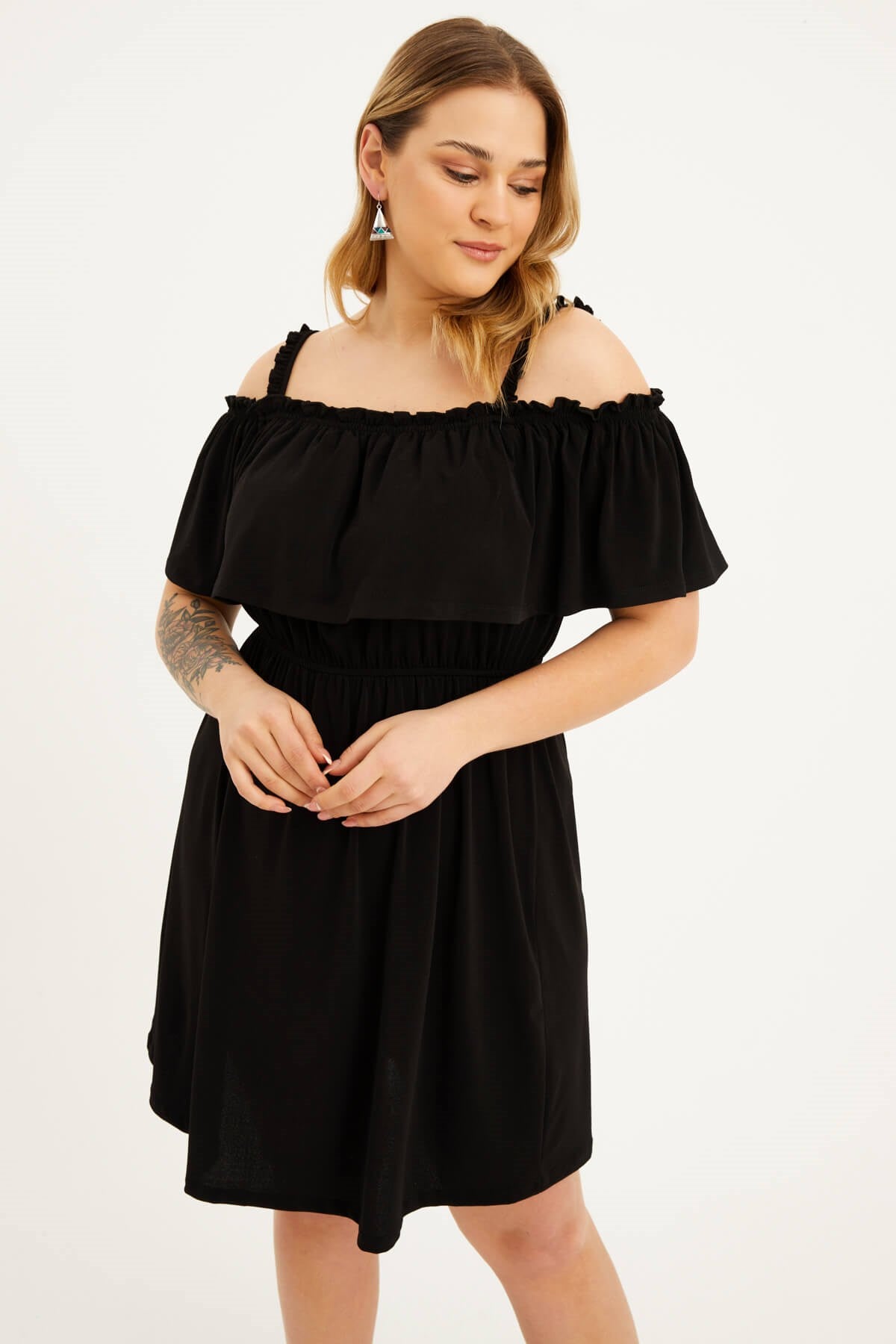 Askılı Karmen Yaka Fırfırlı Elbise