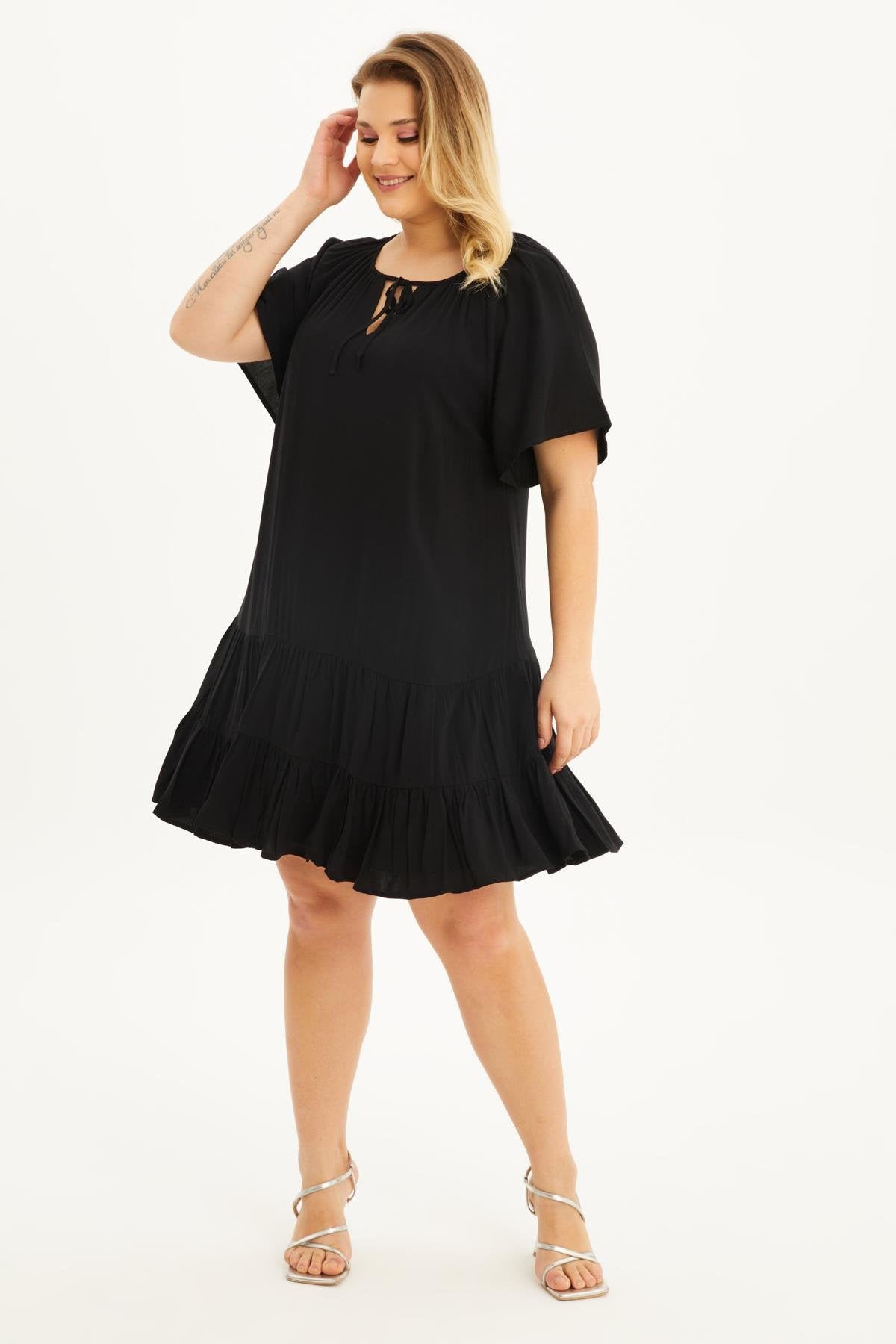 Astarlı Pelerin Kol Fırfırlı Elbise