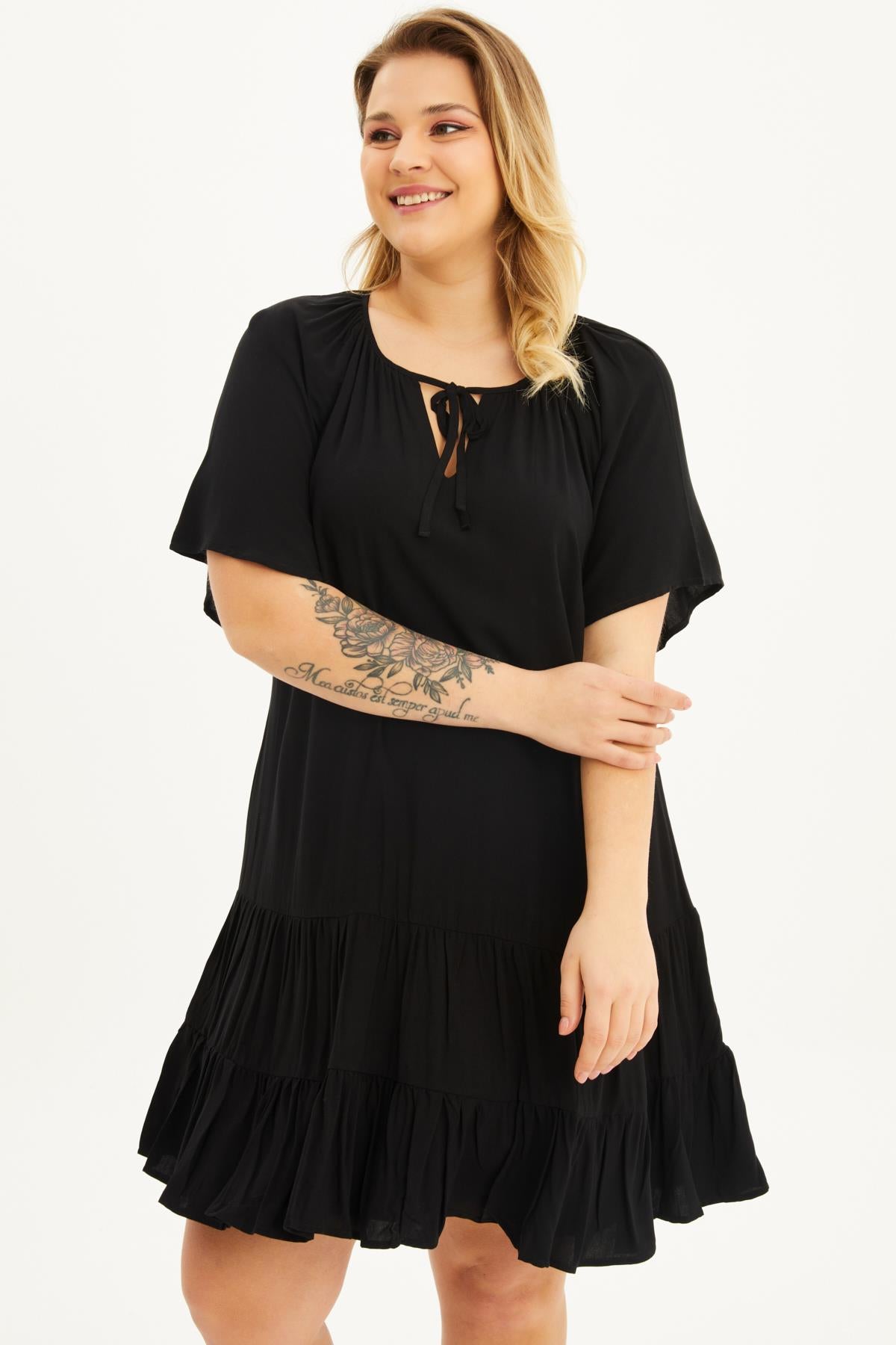 Astarlı Pelerin Kol Fırfırlı Elbise