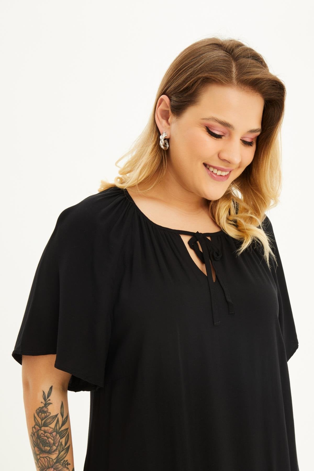 Astarlı Pelerin Kol Fırfırlı Elbise