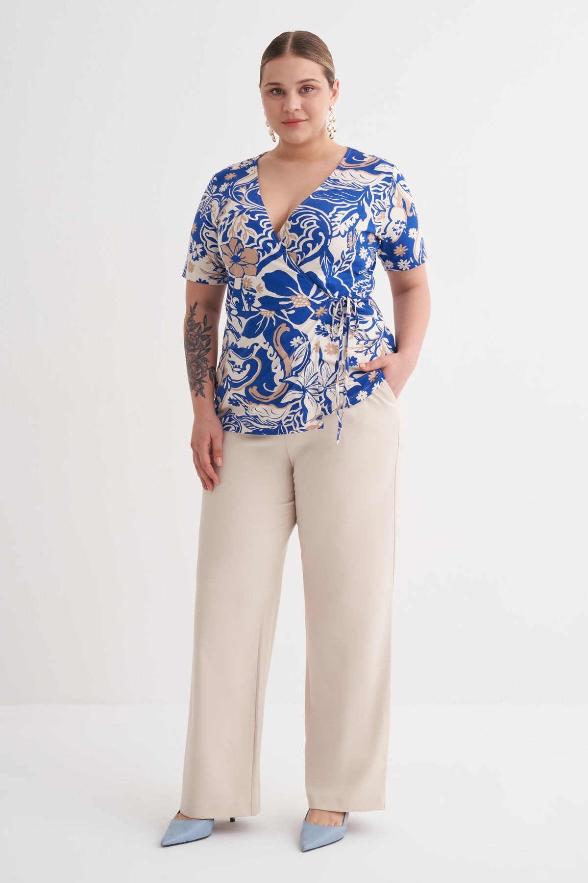 Bağlama Detaylı Desenli Bluz