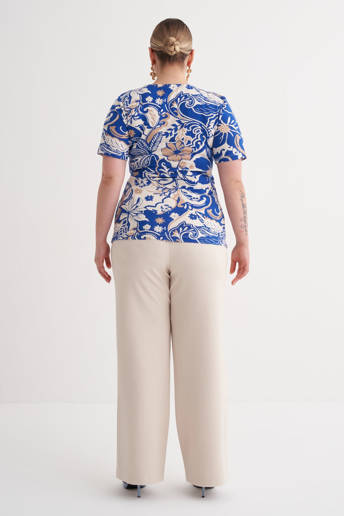 Bağlama Detaylı Desenli Bluz