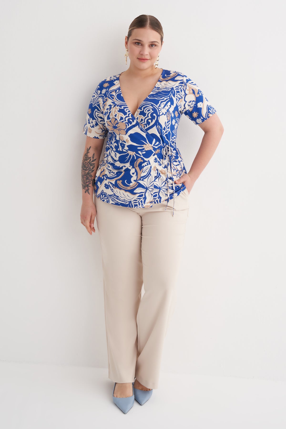 Bağlama Detaylı Desenli Bluz