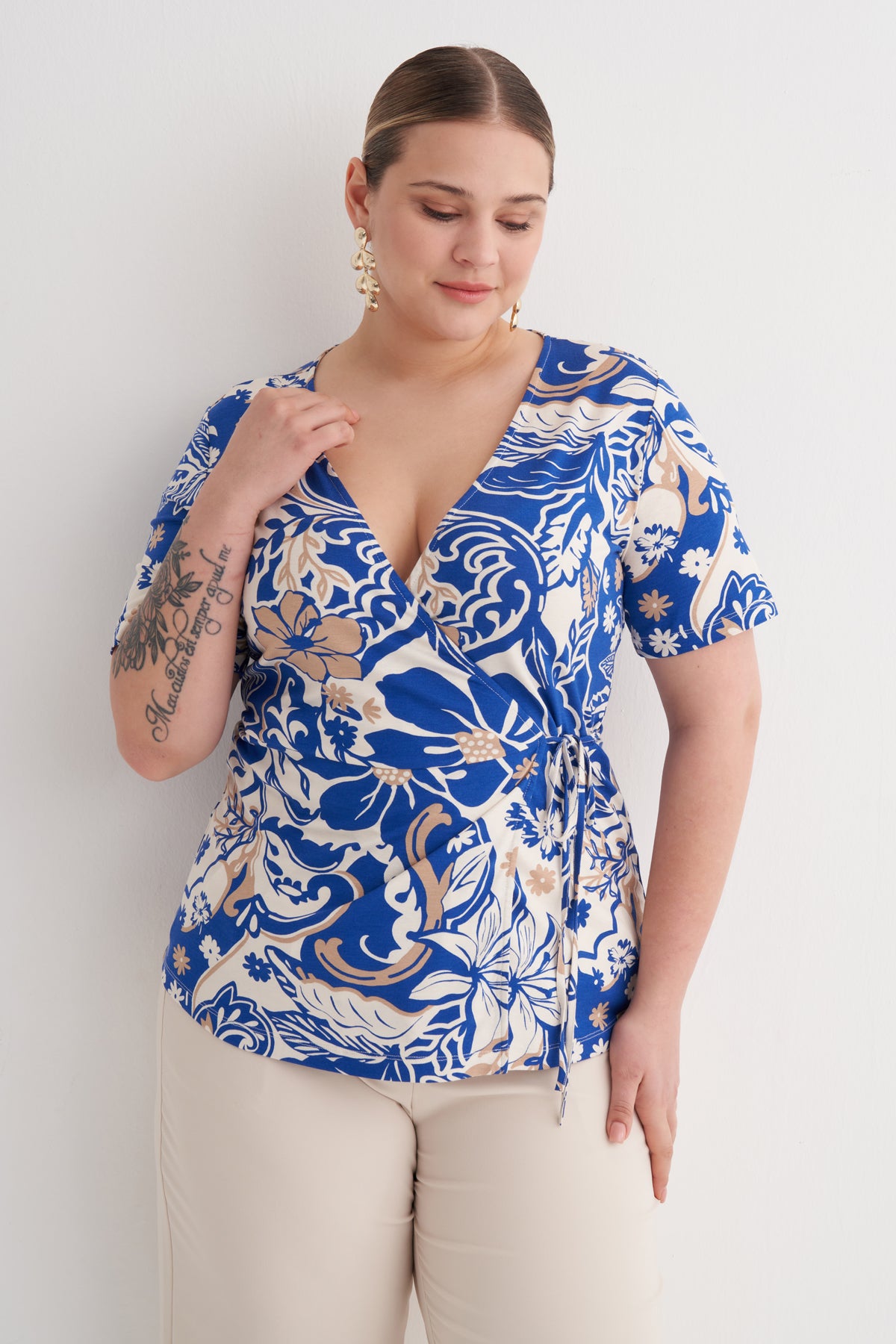 Bağlama Detaylı Desenli Bluz