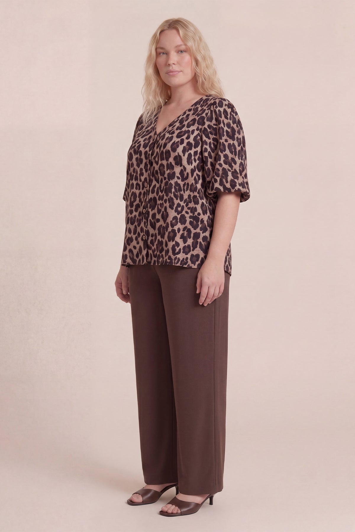 Balon Kol Düğmeli Leopar Desenli Bluz