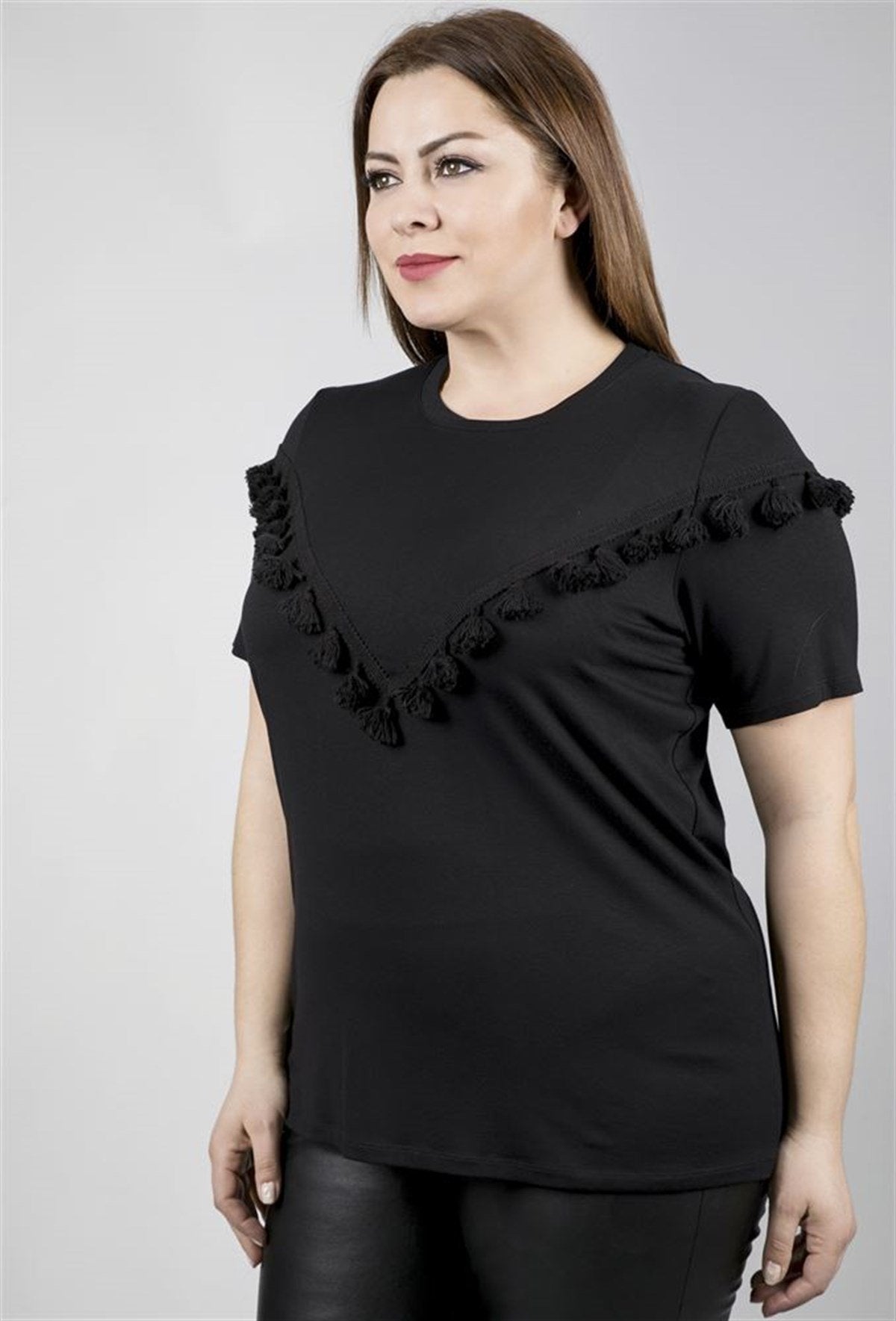 Bedeni Püsküllü Tişört