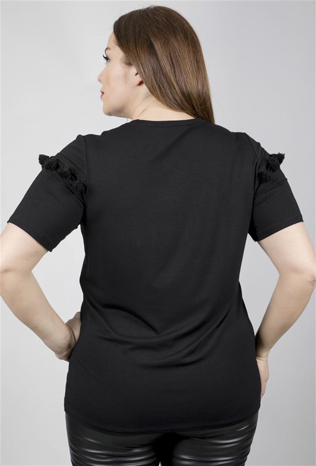 Bedeni Püsküllü Tişört