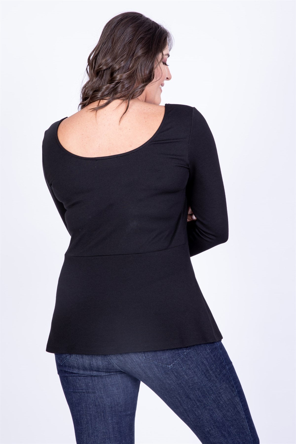 Bele Oturan Balerin Yaka Tişört