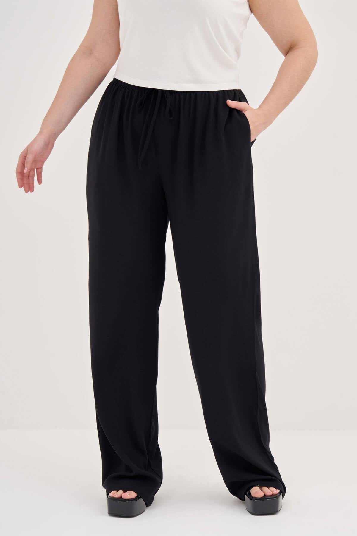 Beli Bağcıklı Düz Kesim Pantolon