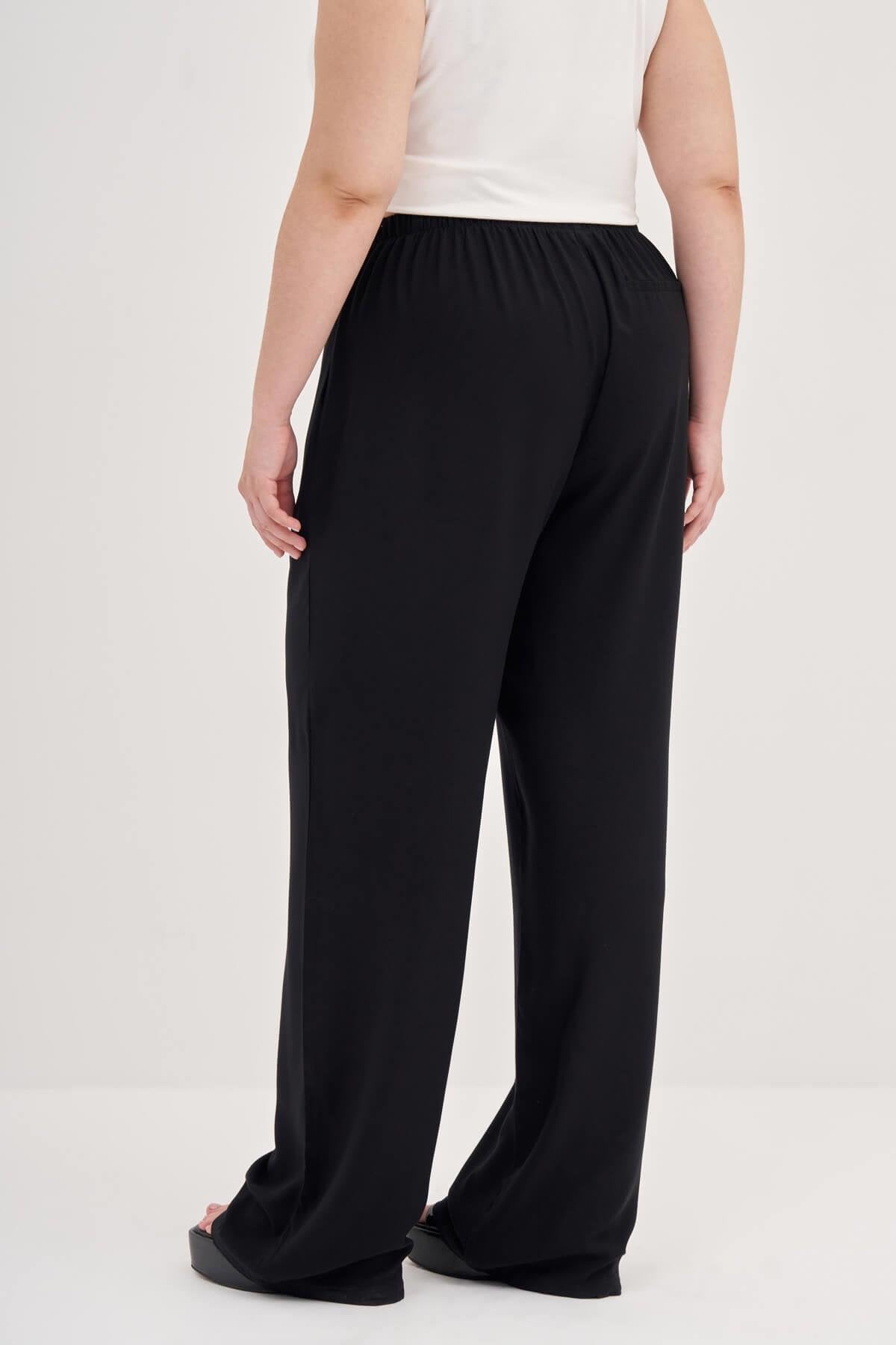 Beli Bağcıklı Düz Kesim Pantolon