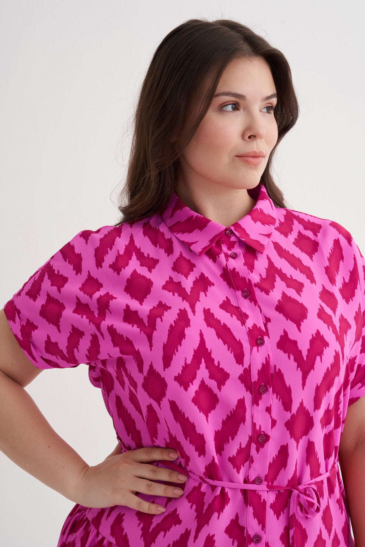 Beli Kuşaklı Desenli Gömlek Elbise