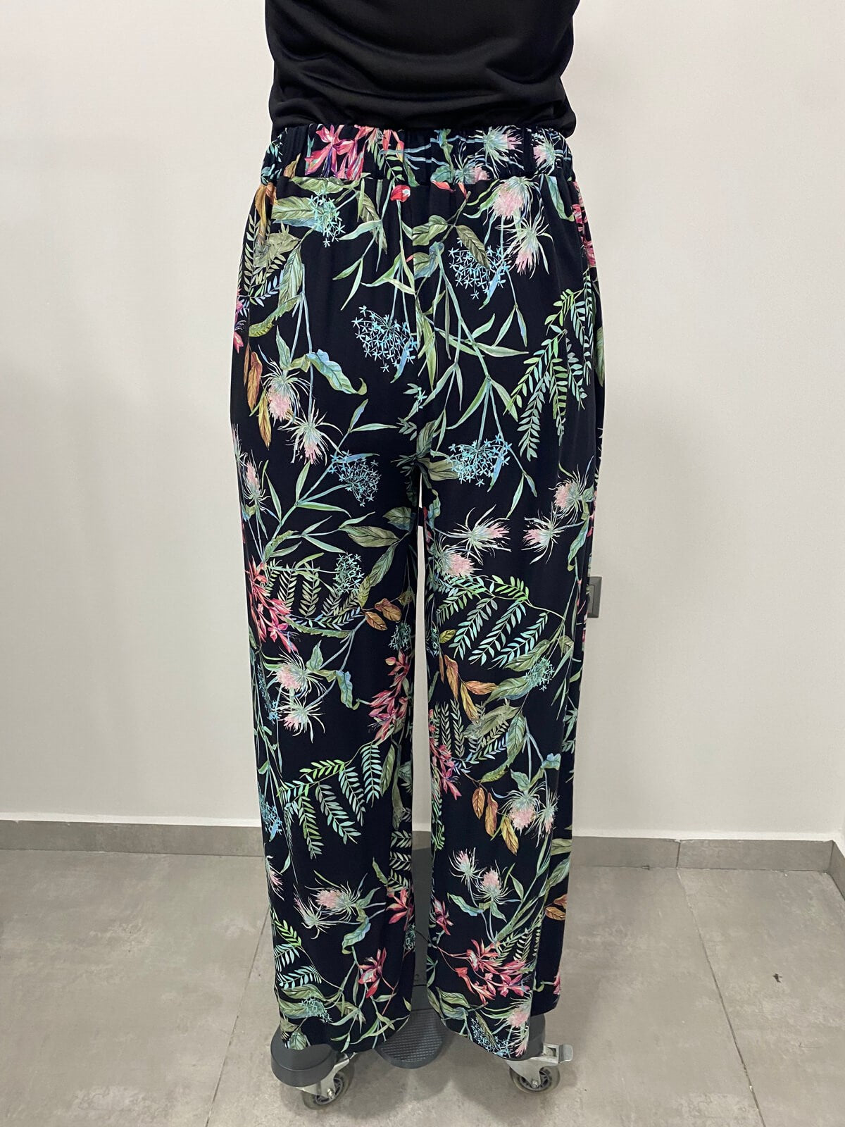 Beli Lastikli Geniş Paçalı Pantolon