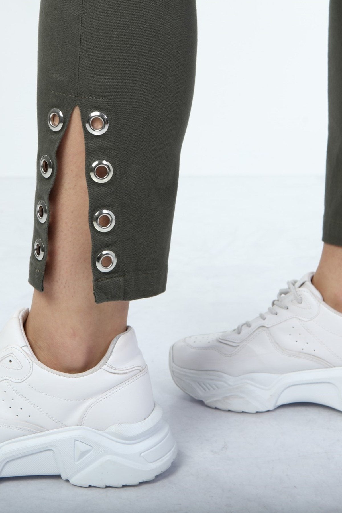 Beli Lastikli Kuş Gözü Detaylı Pantolon