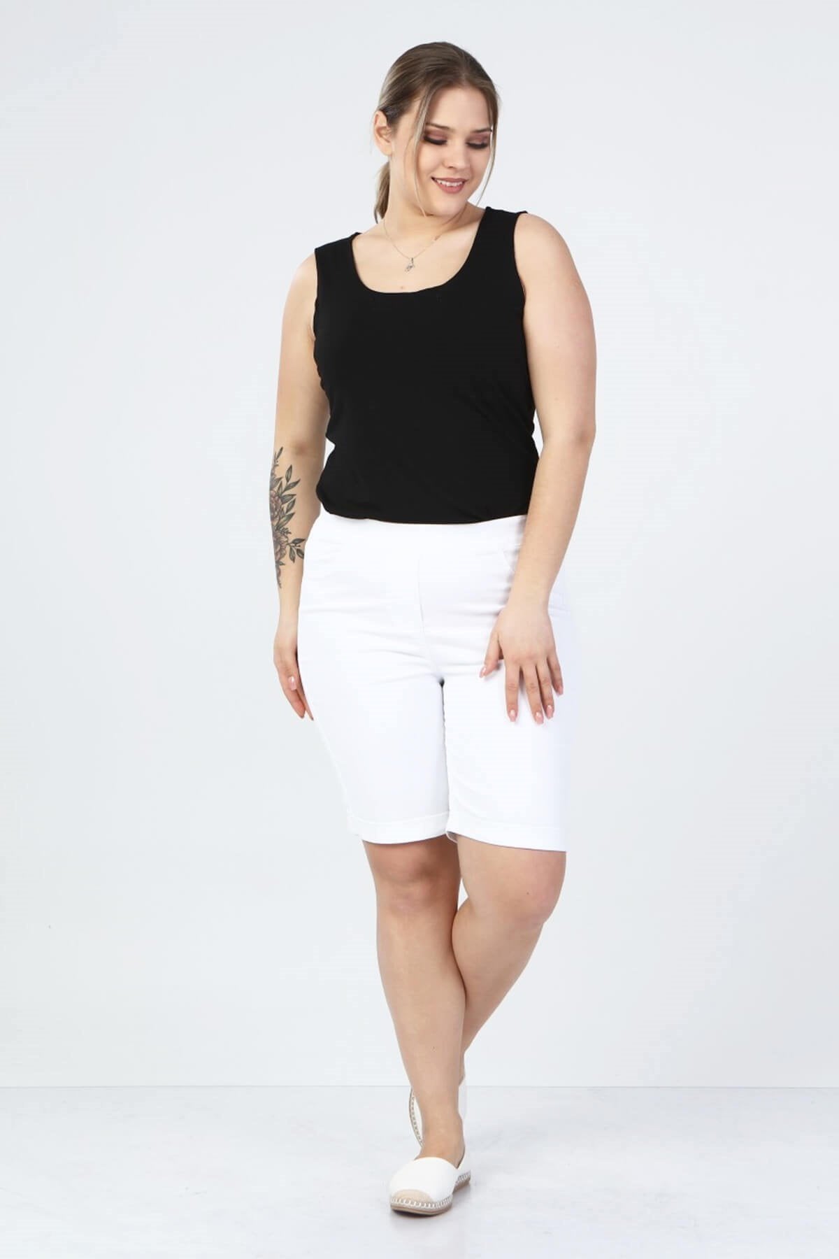 Beli Lastikli Paçası Katlı Şort