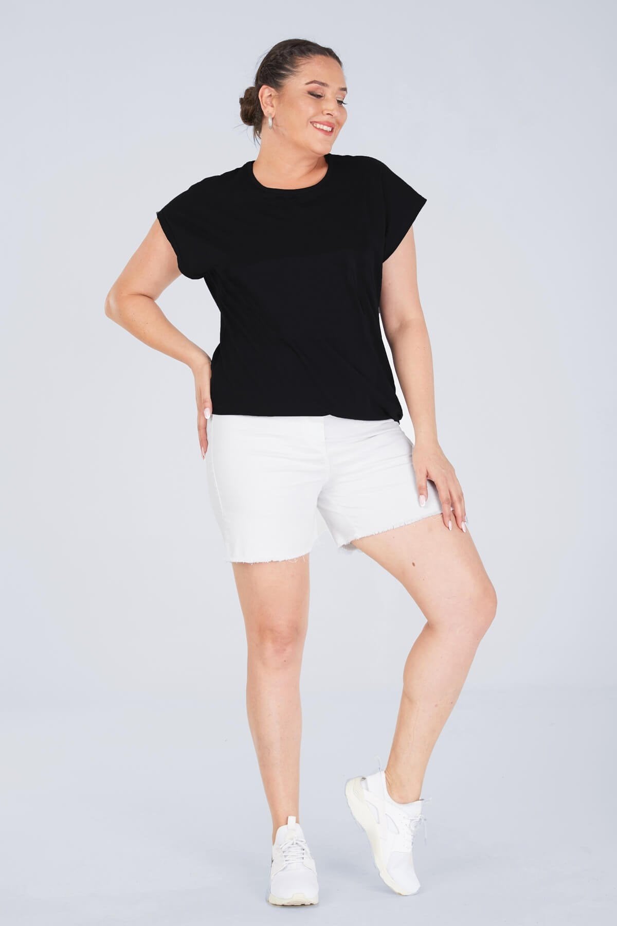 Beli Lastikli Paçası Püsküllü Şort