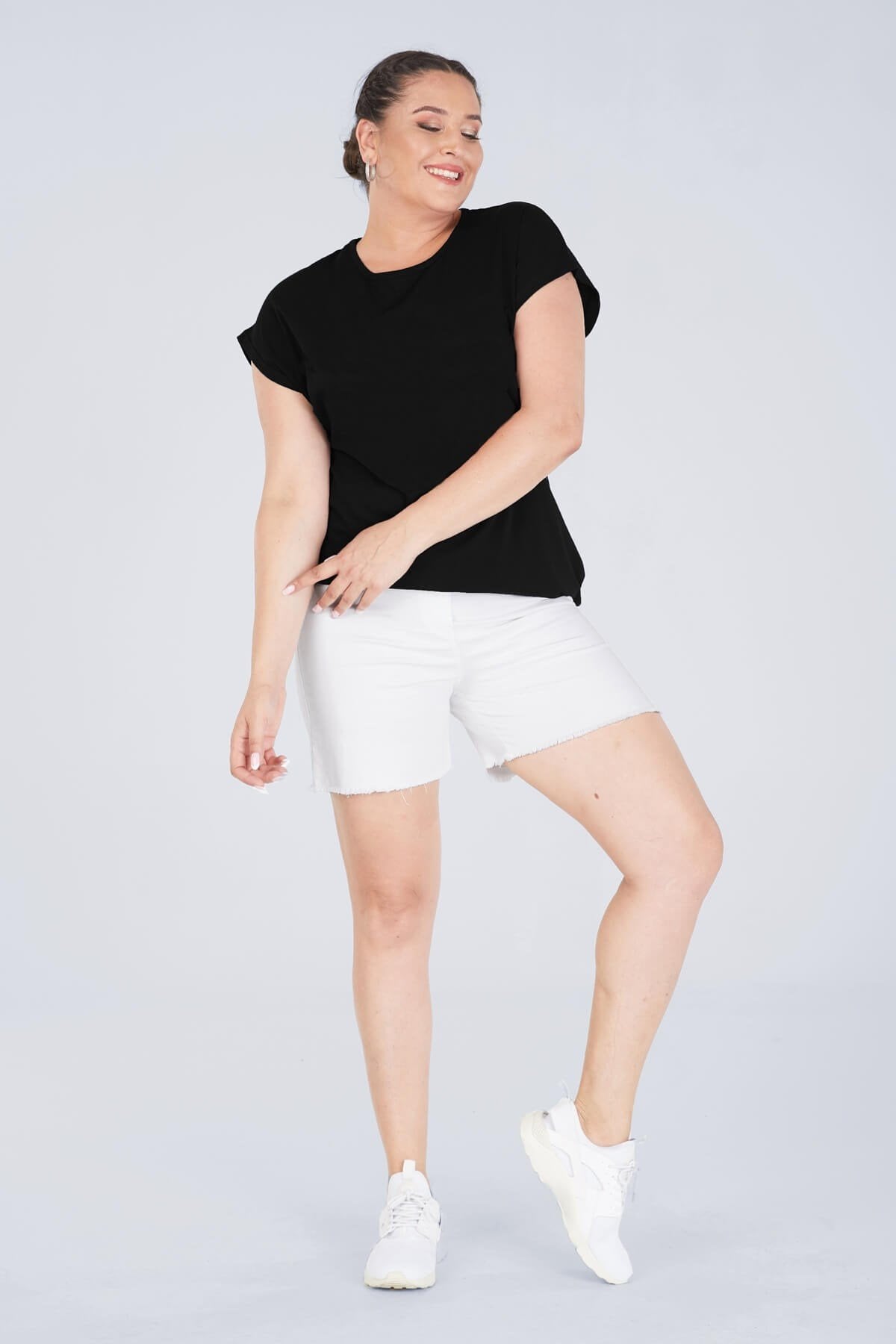 Beli Lastikli Paçası Püsküllü Şort