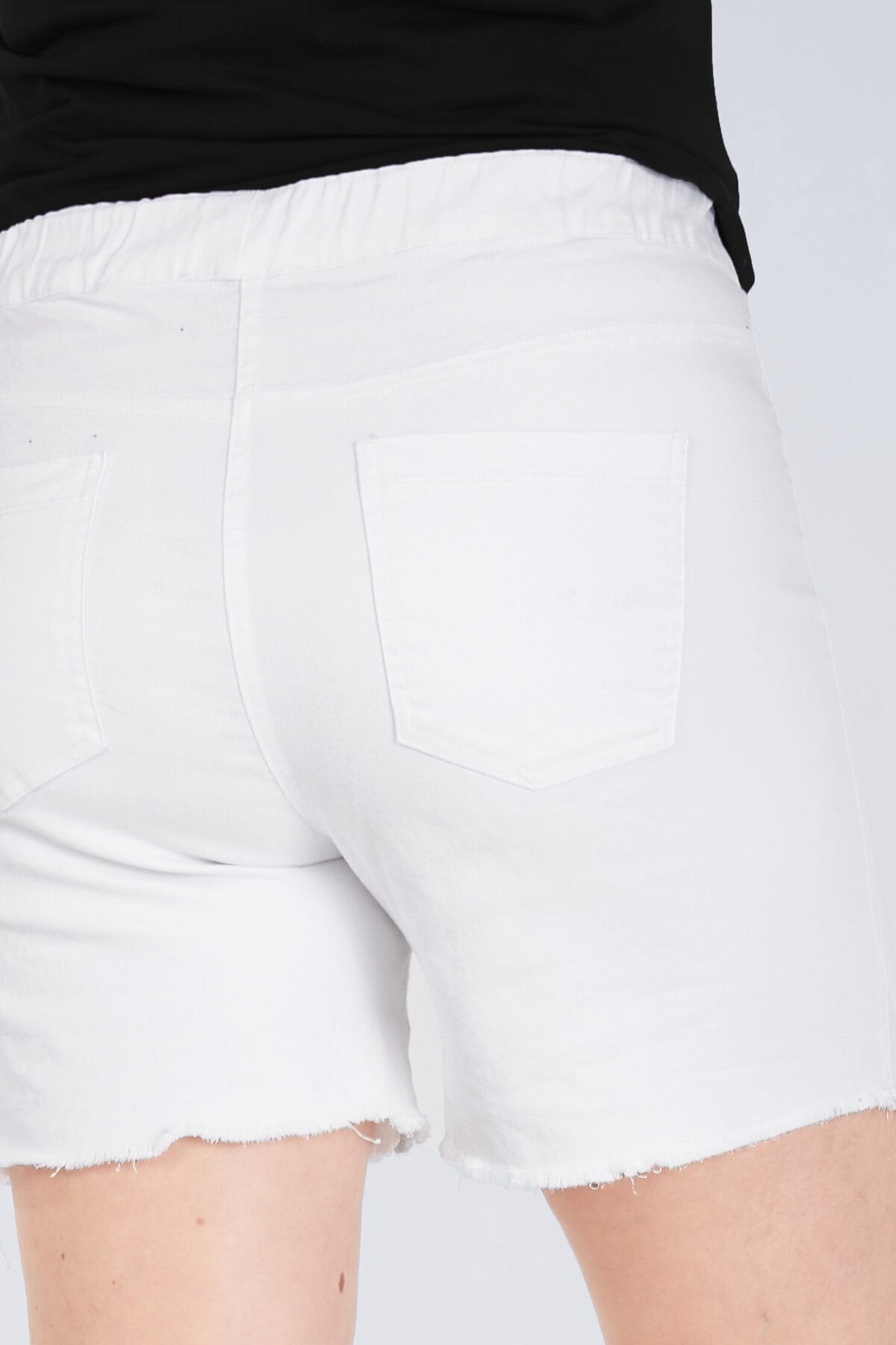 Beli Lastikli Paçası Püsküllü Şort