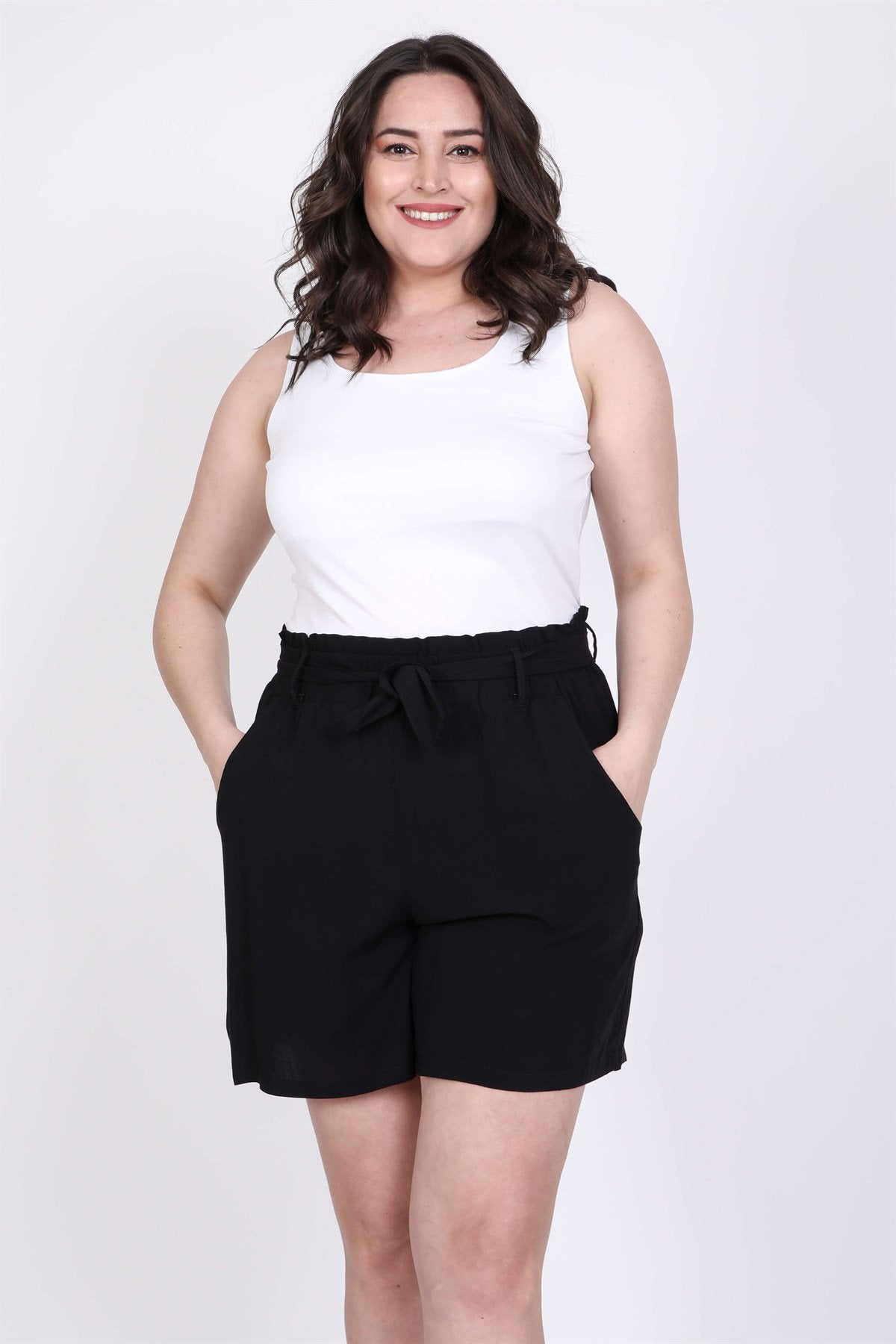 Beli Lastikli ve Kuşaklı Şort