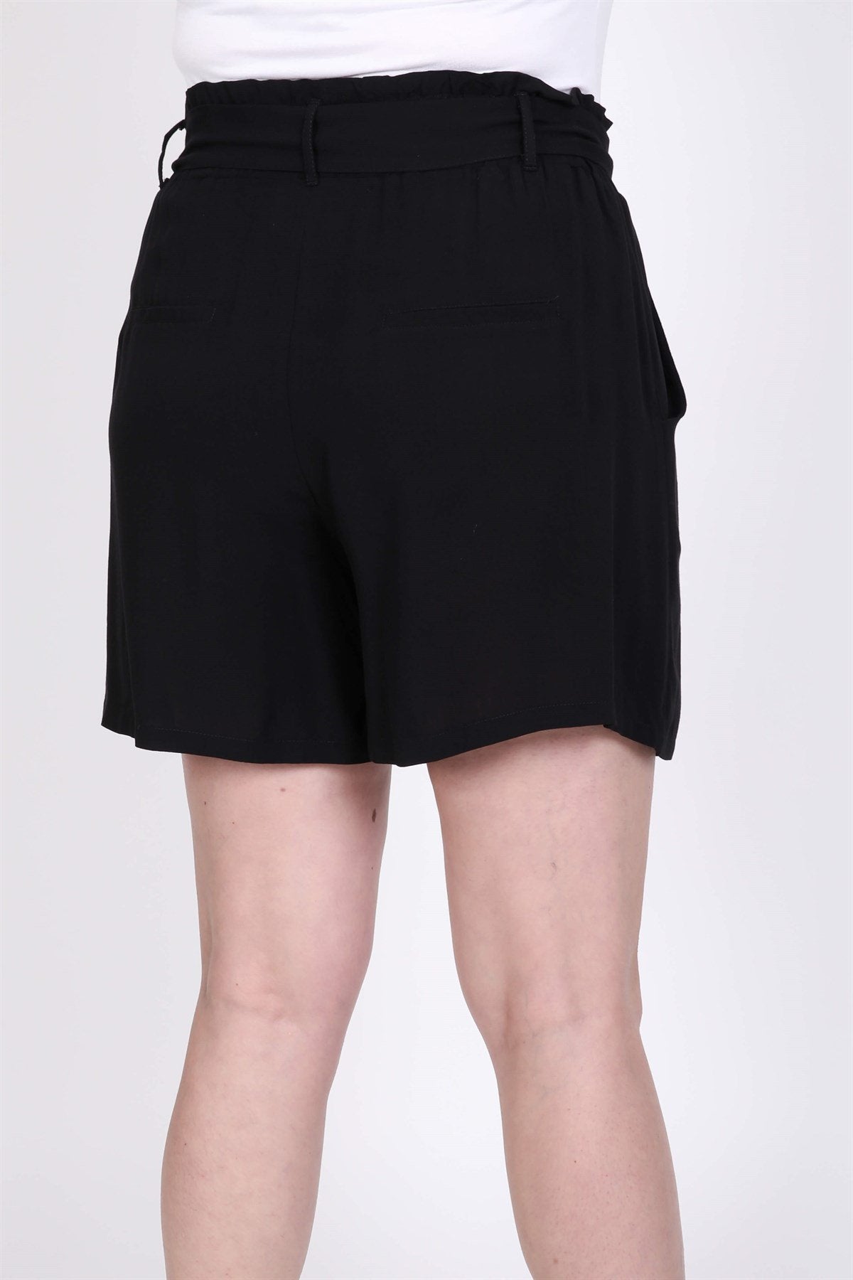 Beli Lastikli ve Kuşaklı Şort