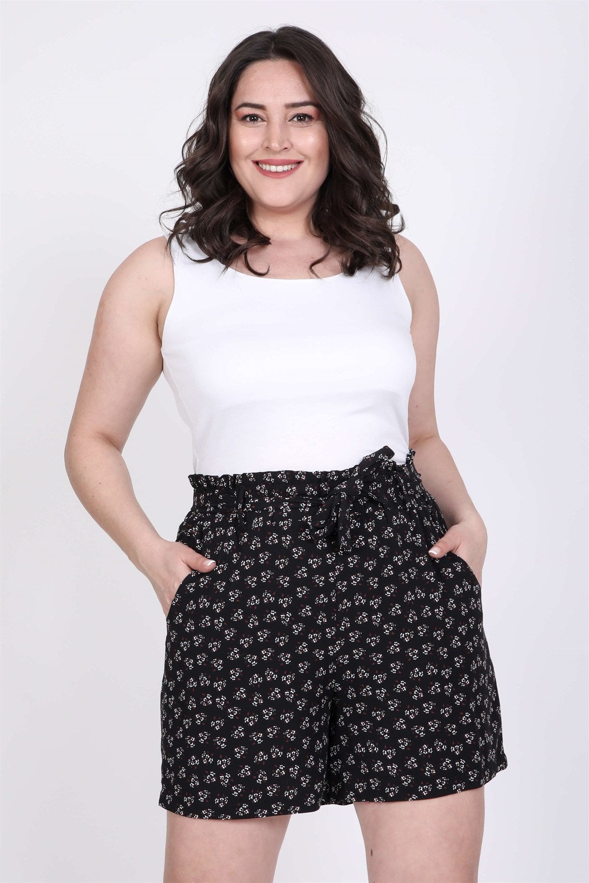 Beli Lastikli ve Kuşaklı Şort